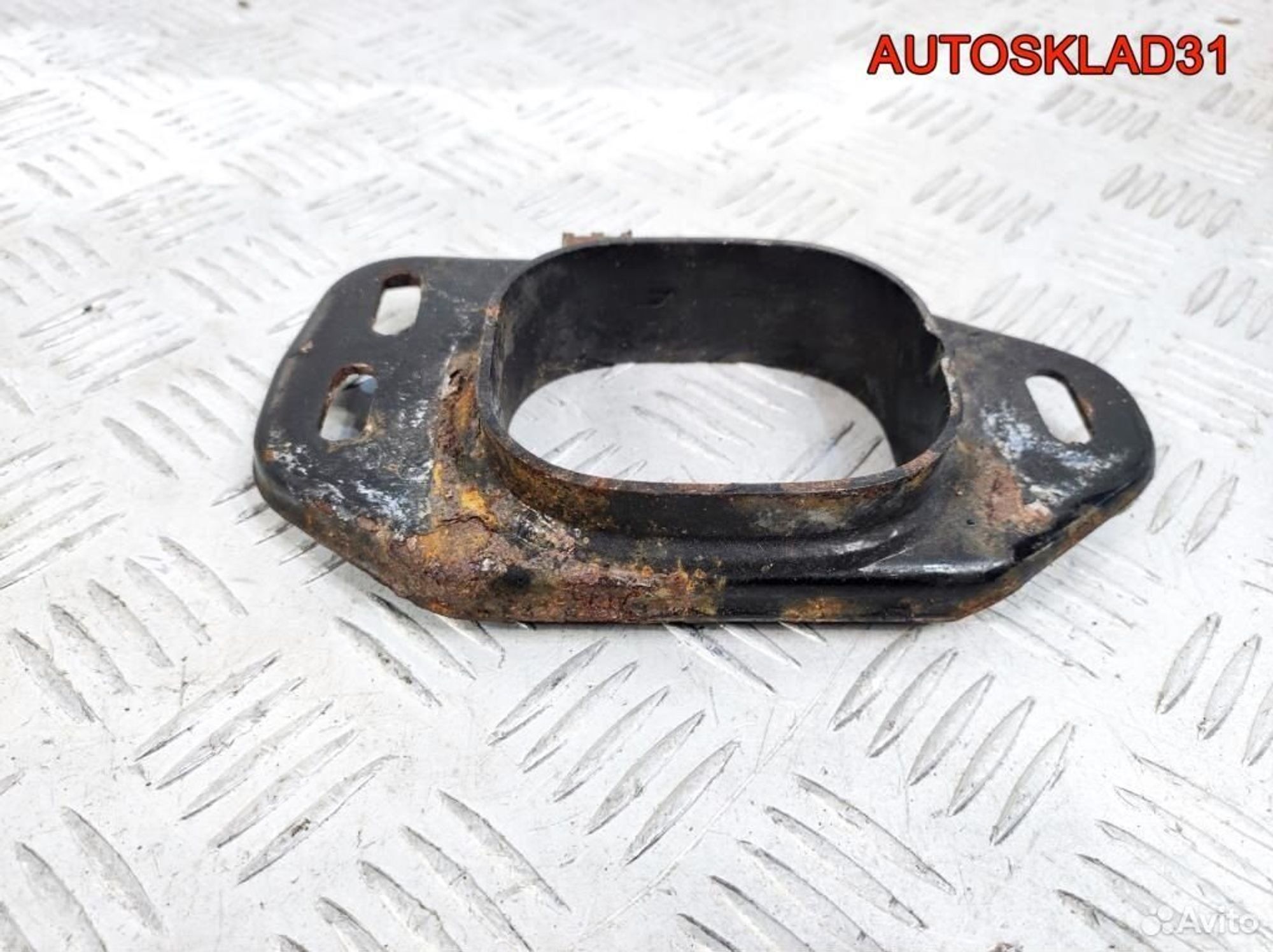 Кронштейн опоры двигателя VW Passat B5 8D0199335F, 600 рублей, Дубовое
