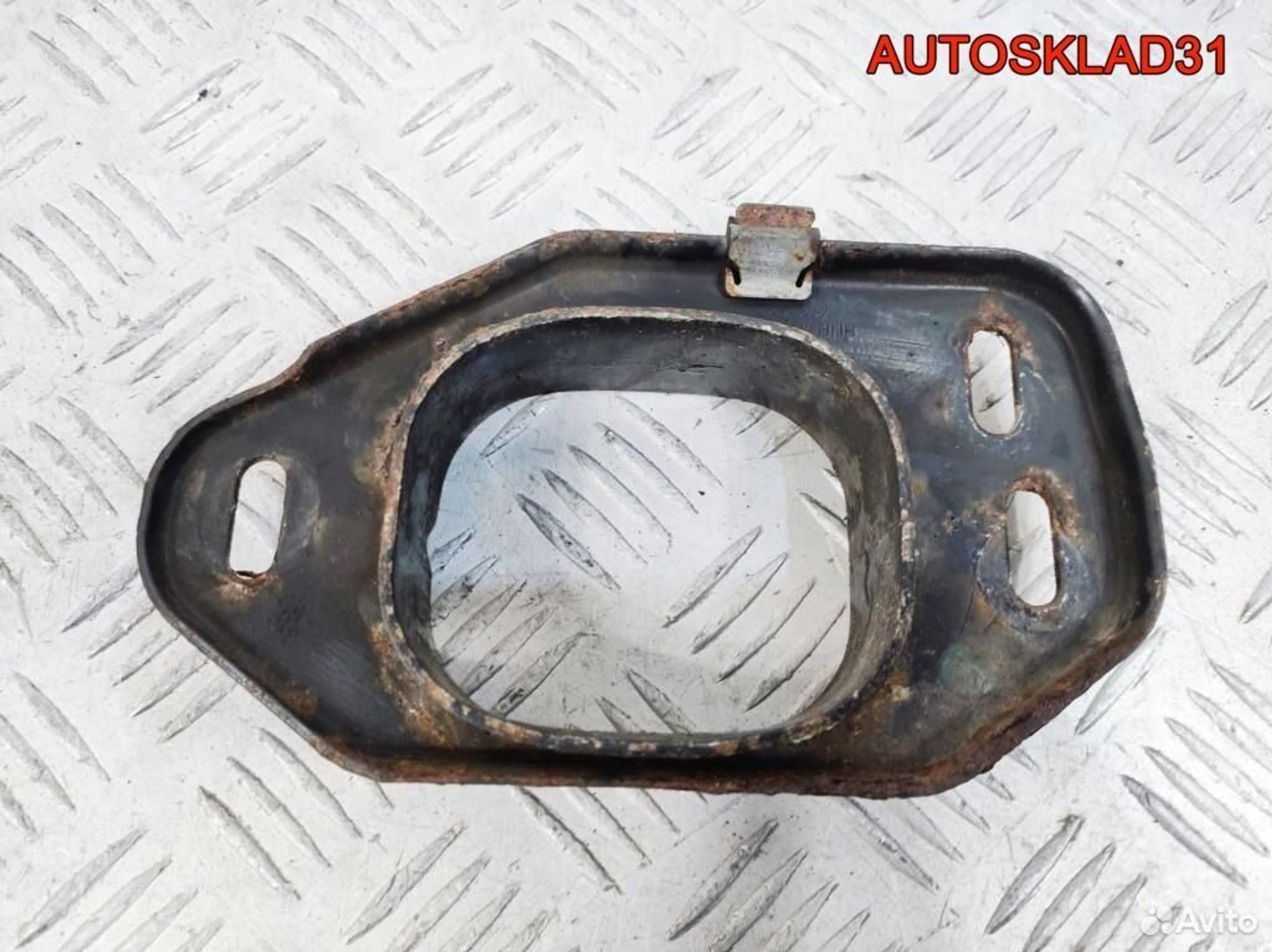 Кронштейн опоры двигателя VW Passat B5 8D0199335F, 600 рублей, Дубовое