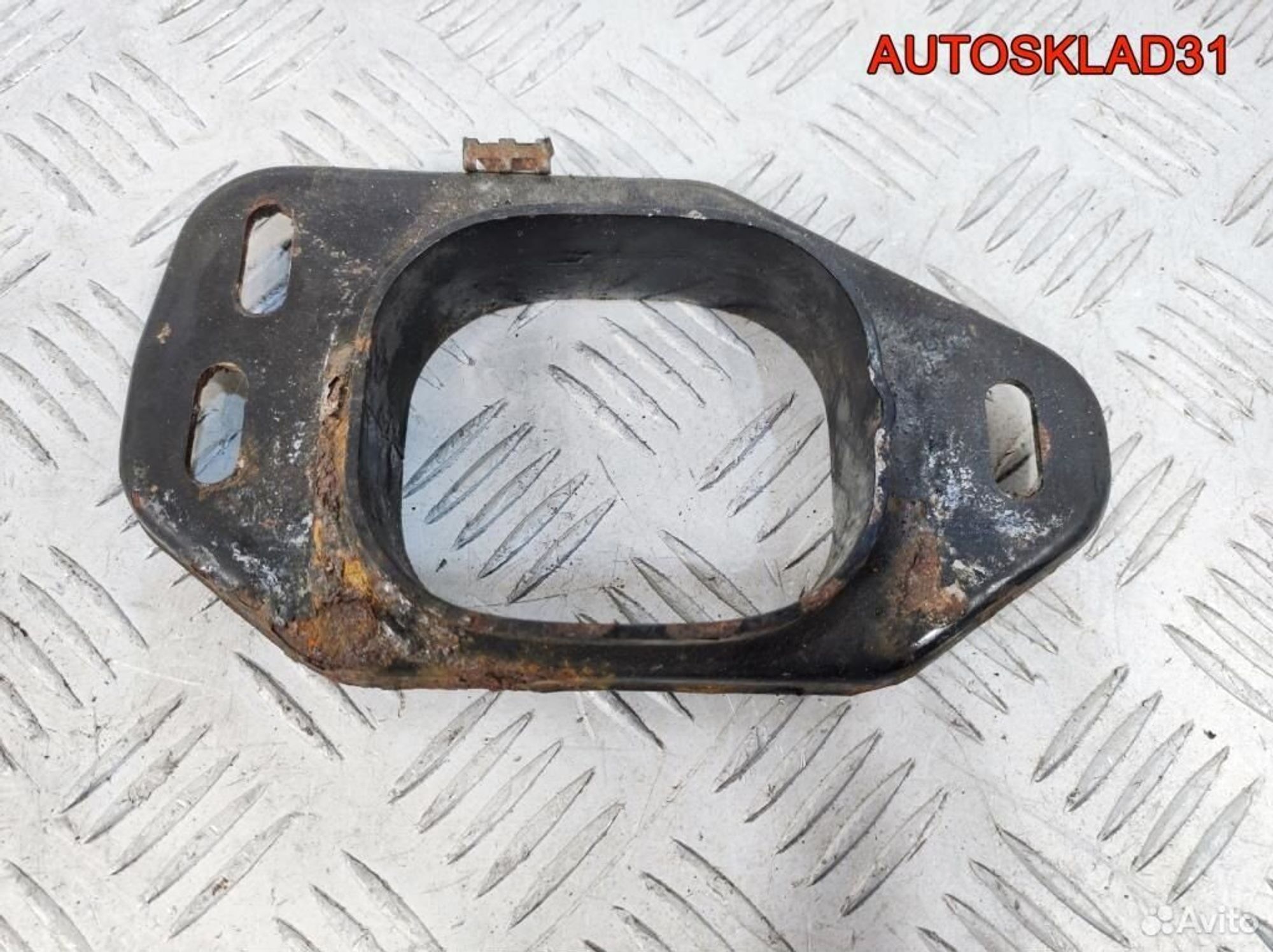 Кронштейн опоры двигателя VW Passat B5 8D0199335F, 600 рублей, Дубовое