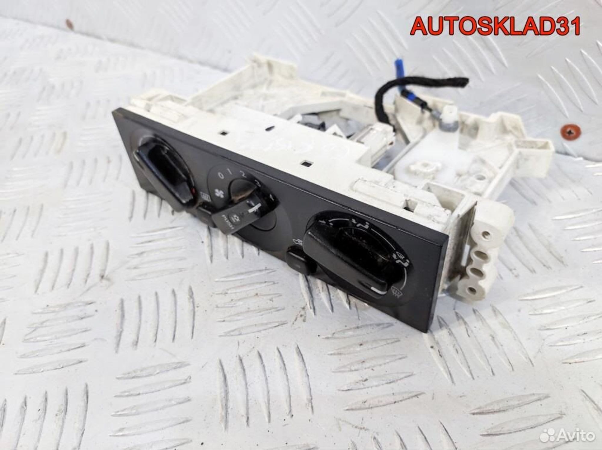 Блок управления печкой Mitsubishi Carisma MR500529, 2900 рублей, Дубовое