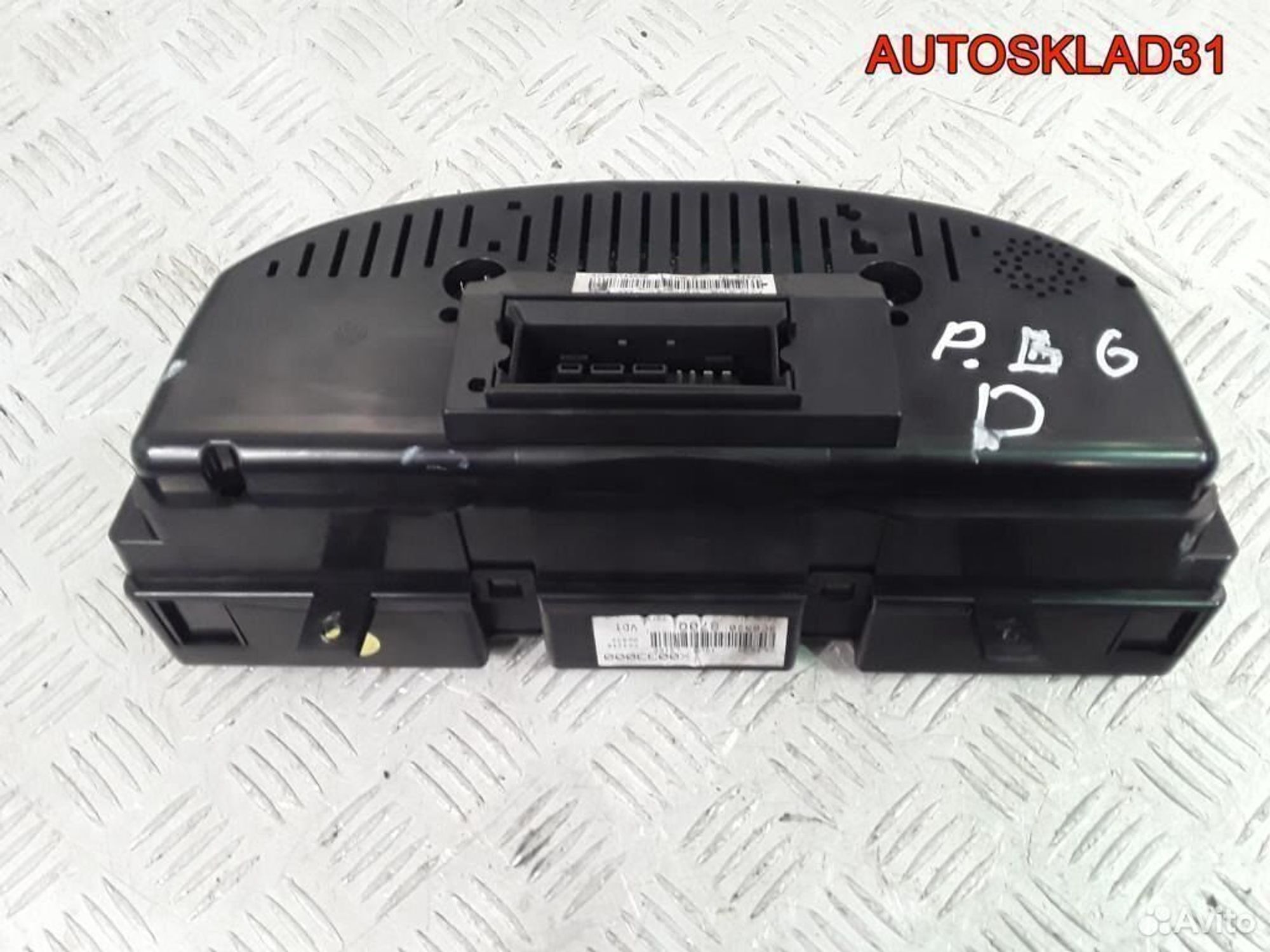 Панель приборов Volkswagen Passat B6 3C0920870Q, 3200 рублей, Дубовое
