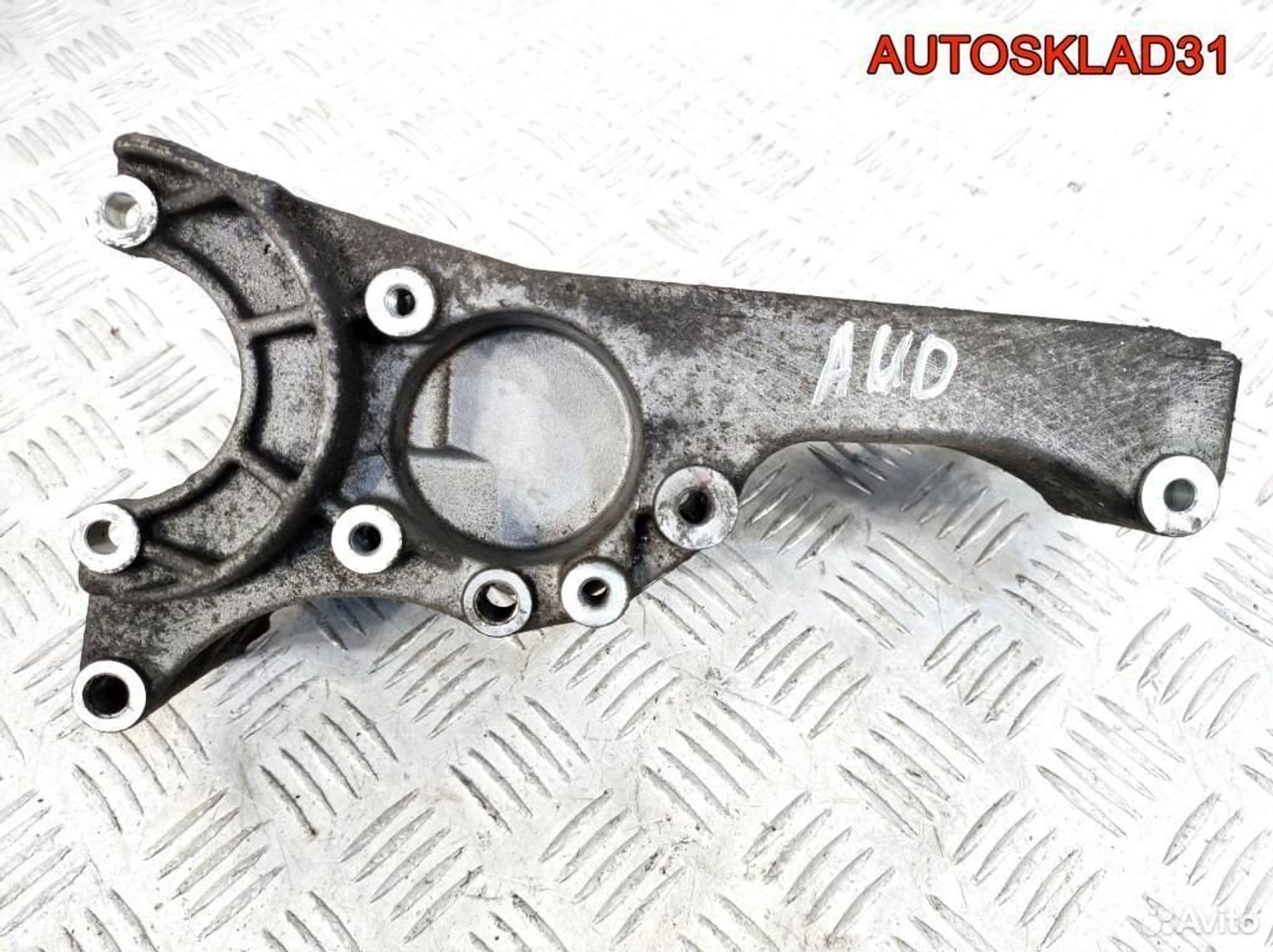 Кронштейн генератора VW Polo 1.4 AUD 032145109R, 1700 рублей, Дубовое