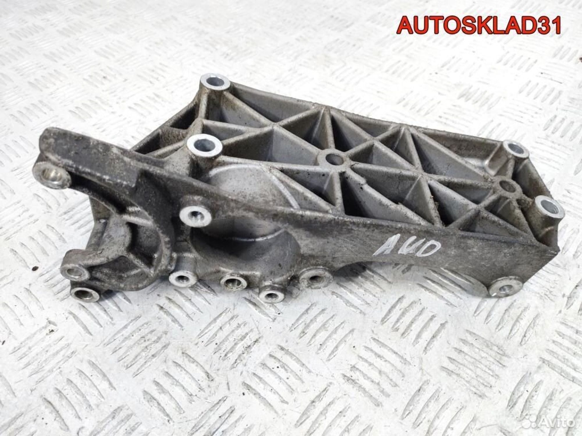 Кронштейн генератора VW Polo 1.4 AUD 032145109R, 1700 рублей, Дубовое