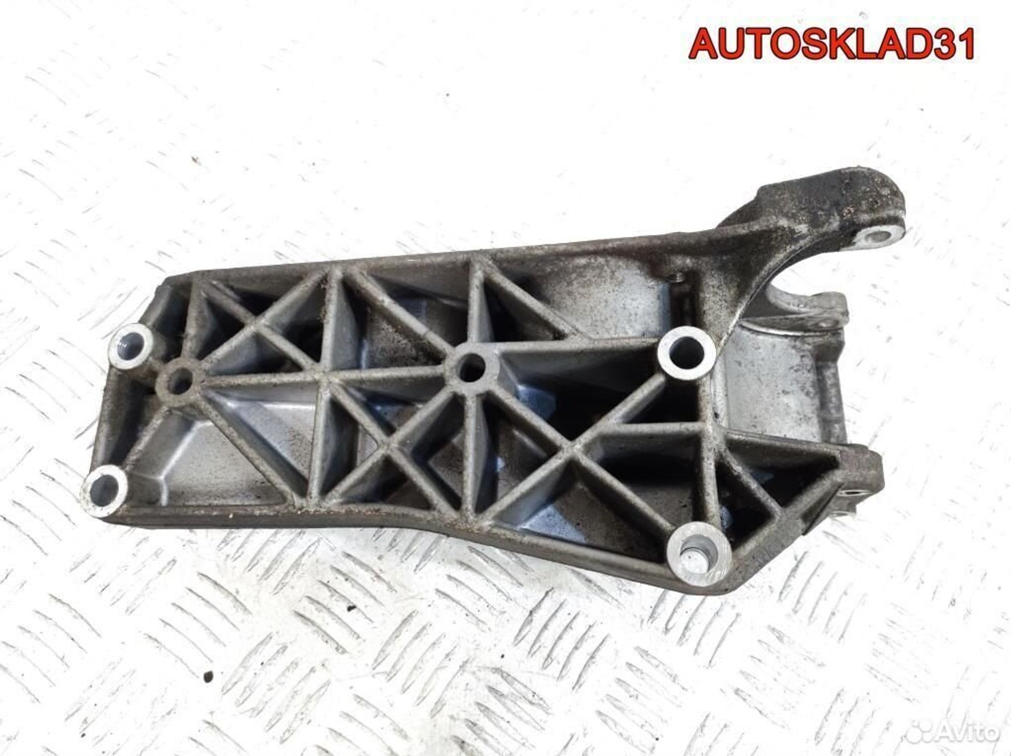 Кронштейн генератора VW Polo 1.4 AUD 032145109R, 1700 рублей, Дубовое