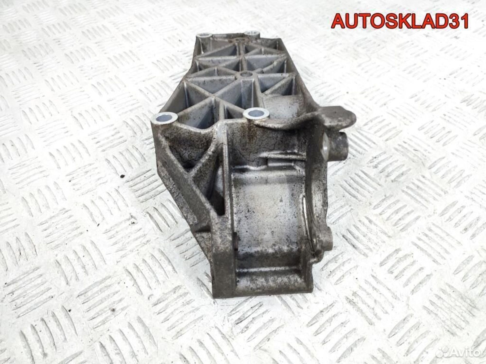 Кронштейн генератора VW Polo 1.4 AUD 032145109R, 1700 рублей, Дубовое