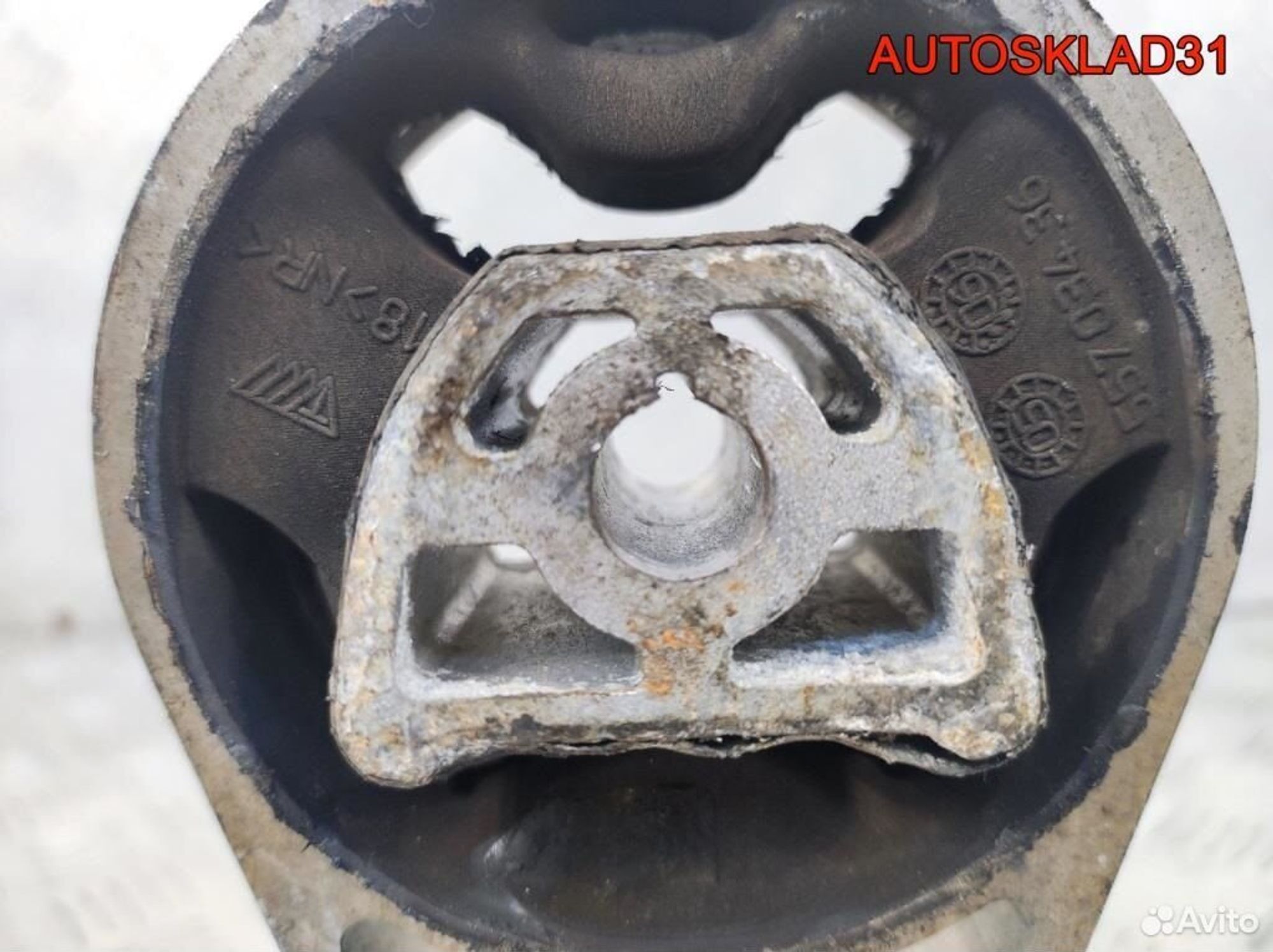 Опора двигателя задняя Opel Corsa D 55703436, 1700 рублей, Дубовое