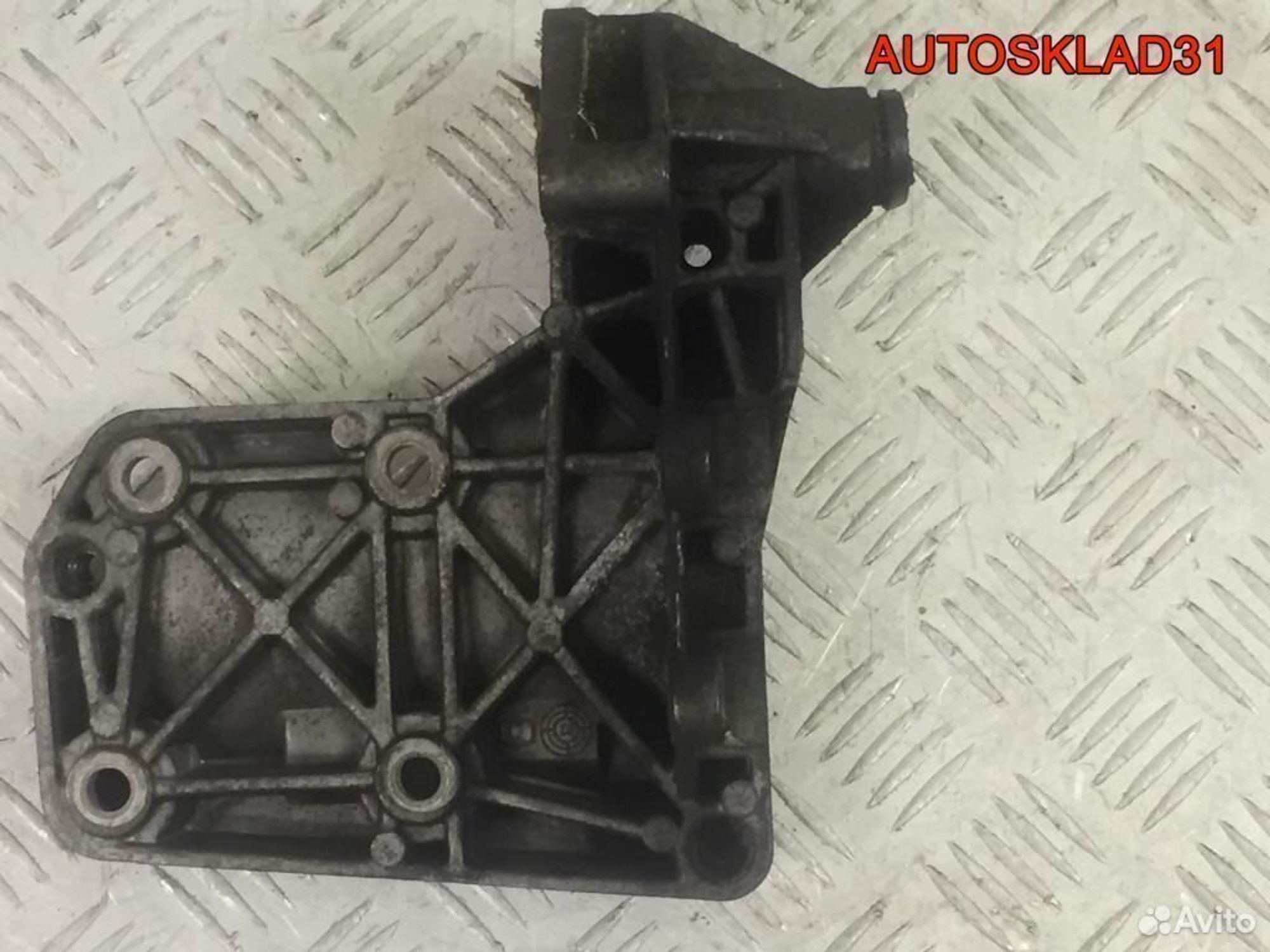 Кронштейн кондиционера BMW E39 M57D 64557786194, 1300 рублей, Дубовое