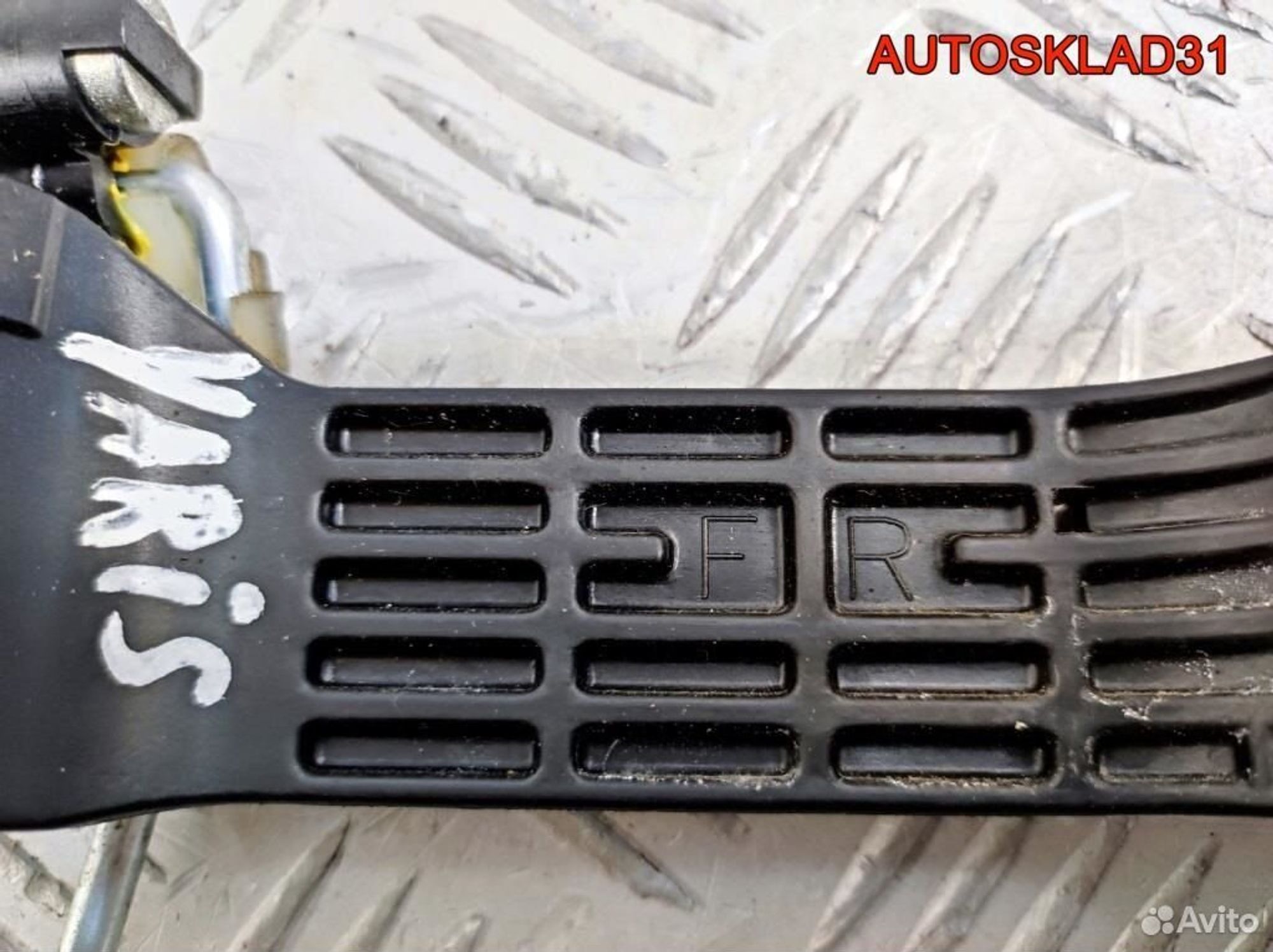 Кронштейн ручки двери передней правой Toyota Yaris, 600 рублей, Дубовое