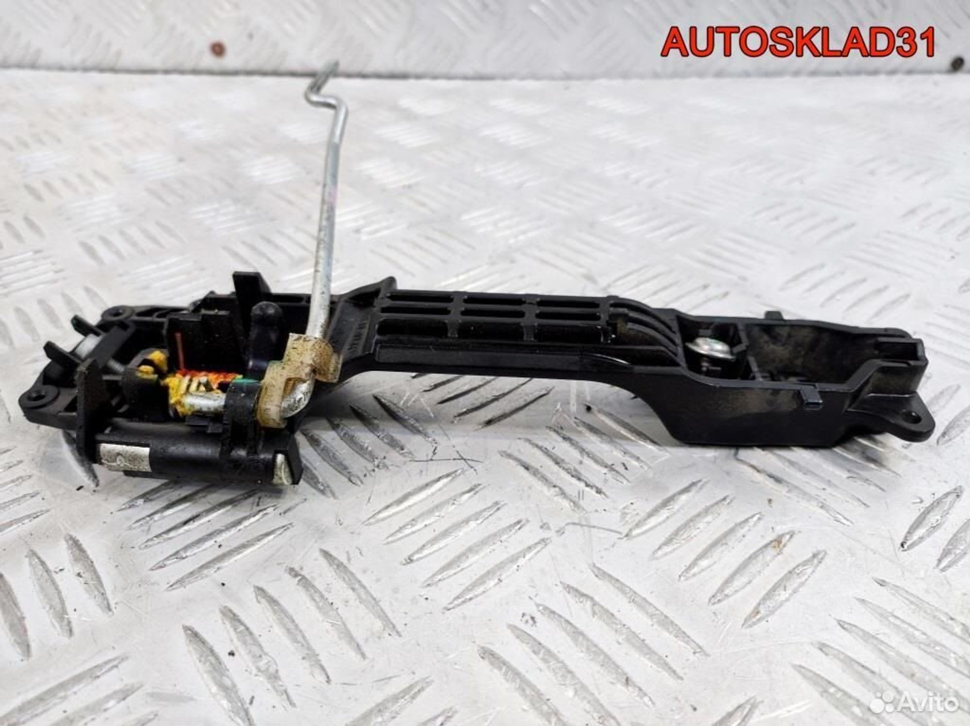 Кронштейн ручки двери передней правой Toyota Yaris, 600 рублей, Дубовое