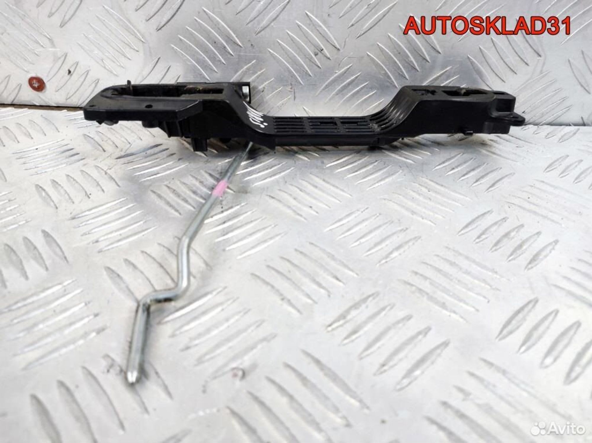 Кронштейн ручки двери передней правой Toyota Yaris, 600 рублей, Дубовое