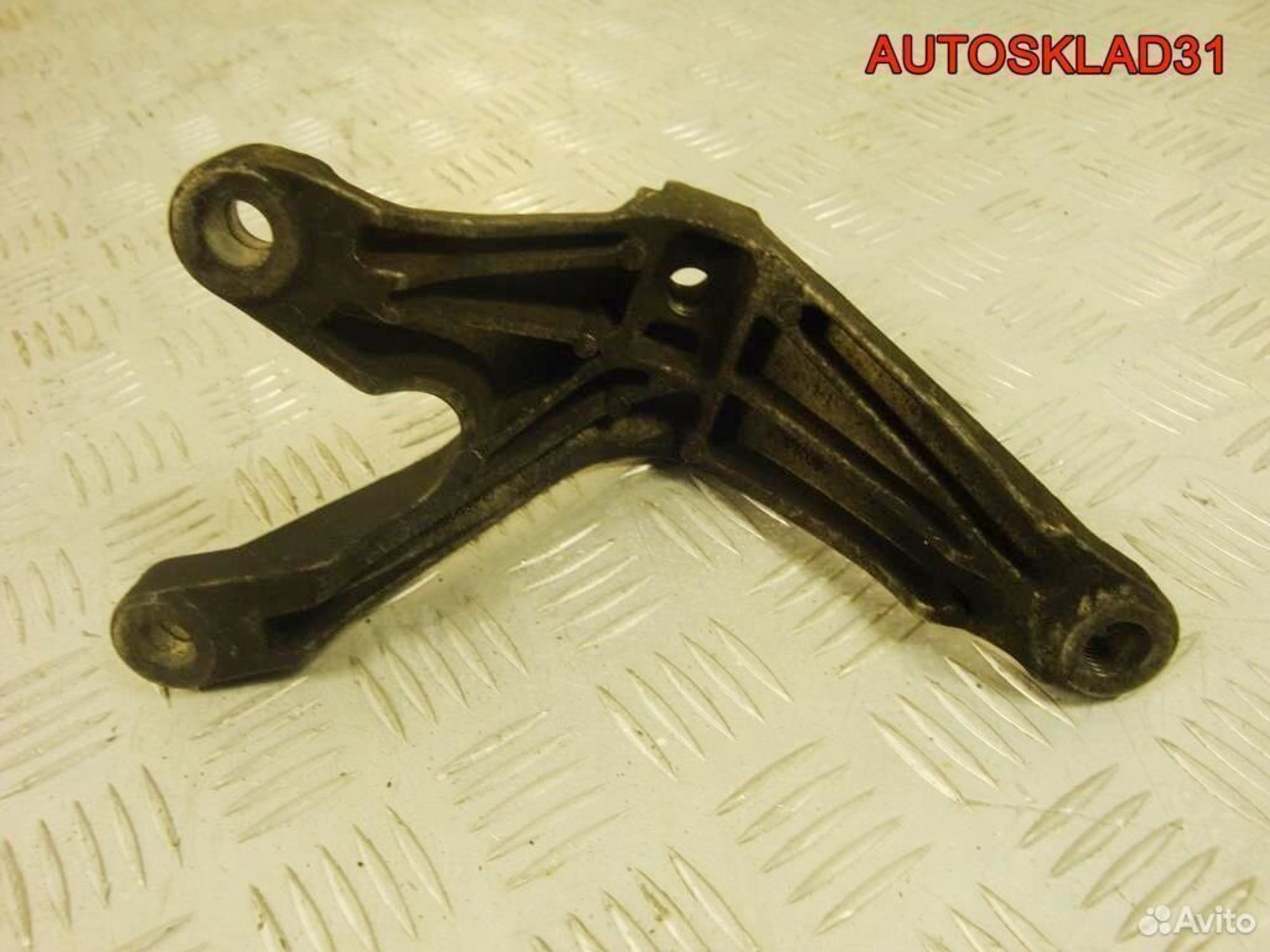 Кронштейн КПП левый Ford Focus 2 3M517M125AE, 1300 рублей, Дубовое