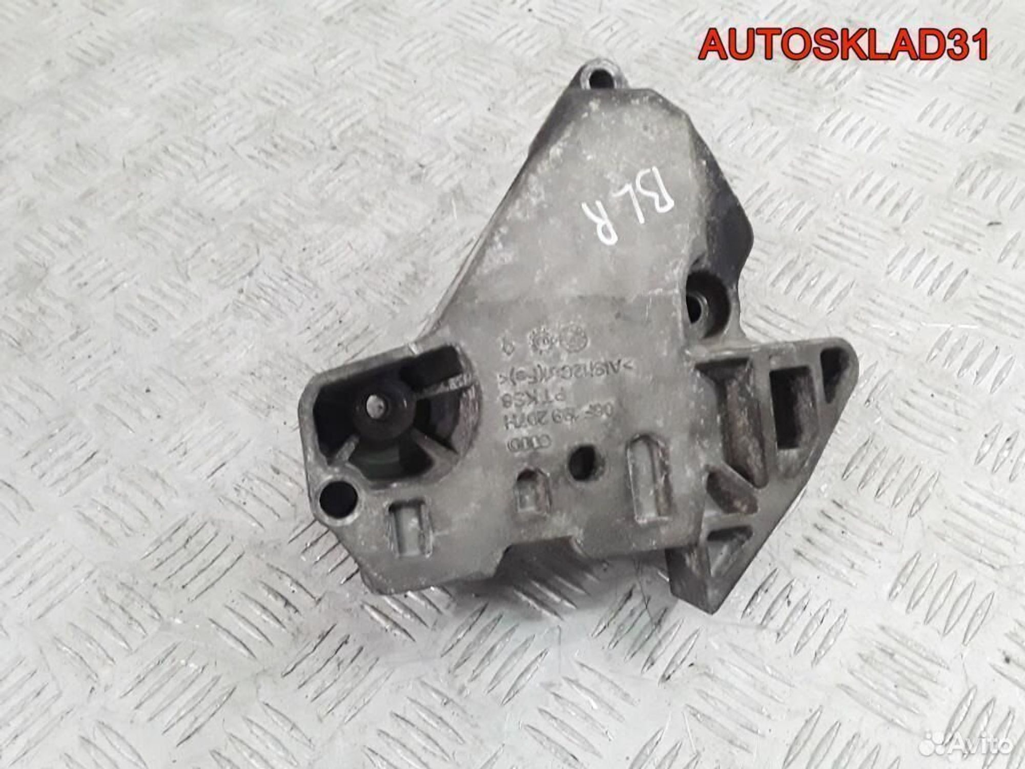 Кронштейн двигателя правый VW Passat B6 2.0 BLR, 1700 рублей, Дубовое