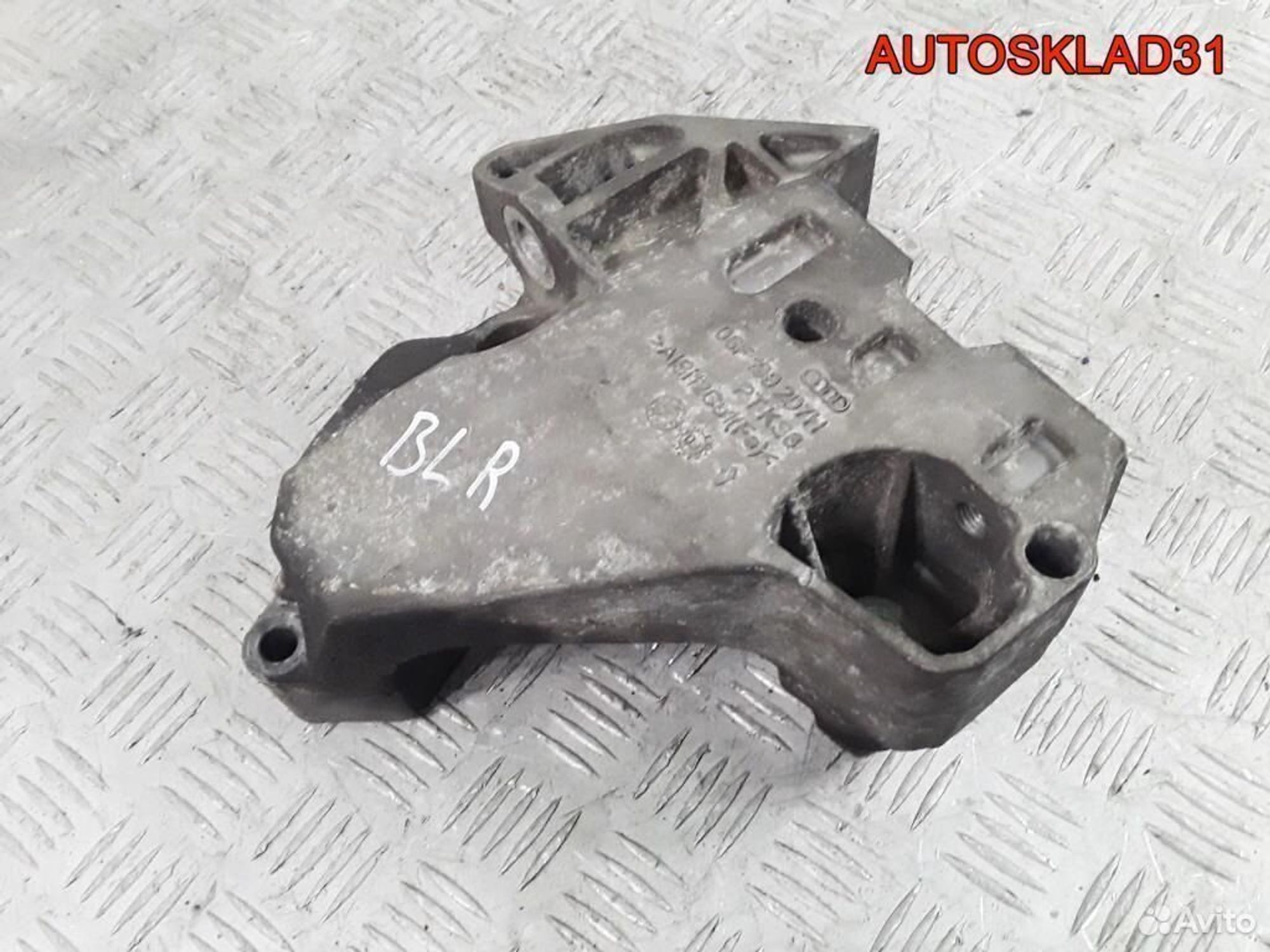 Кронштейн двигателя правый VW Passat B6 2.0 BLR, 1700 рублей, Дубовое