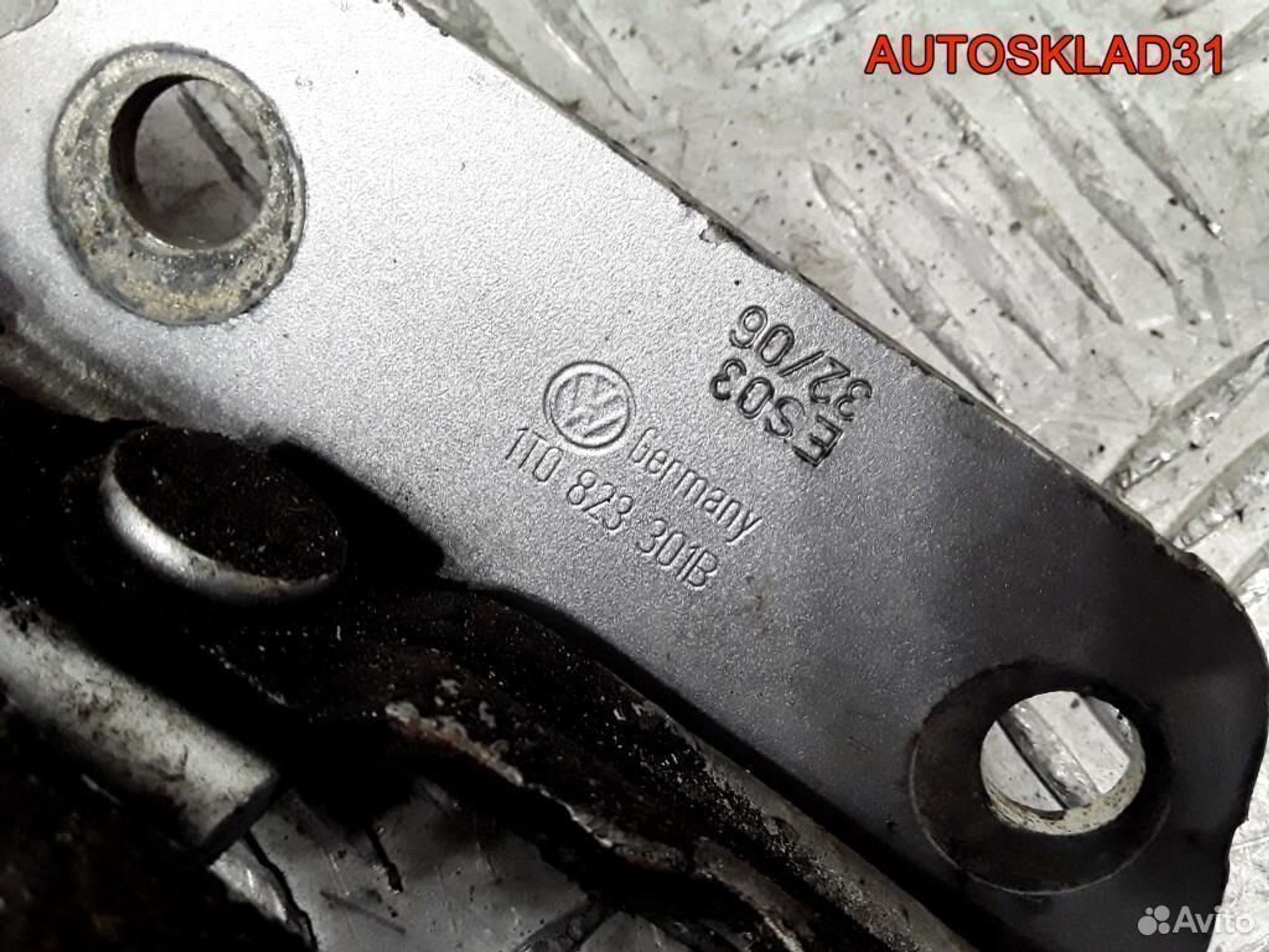 Петля капота левая Volkswagen Touran 1T0823301B, 1400 рублей, Дубовое