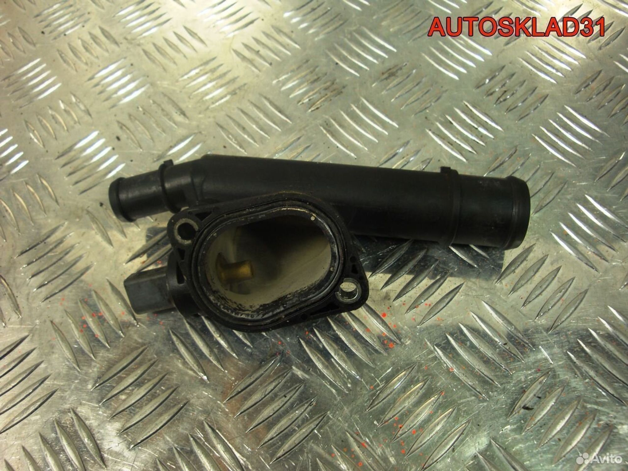 Фланец тройник системы охл-ния Passat B6 03G121132, 1700 рублей, Дубовое