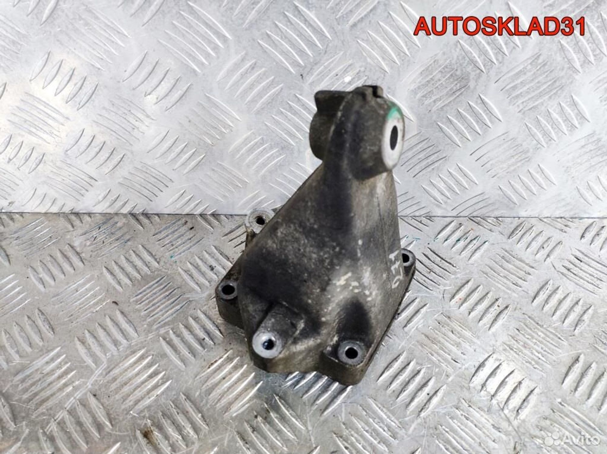 Кронштейн двигателя левый Mercedes W203 2712230904, 900 рублей, Дубовое