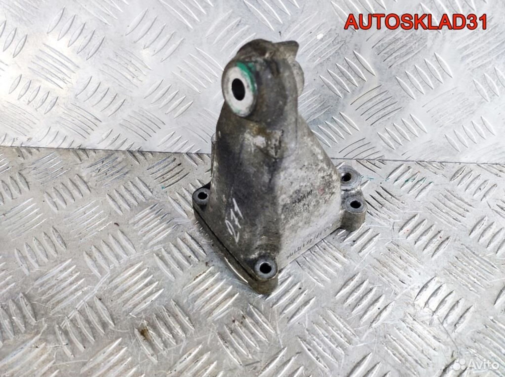 Кронштейн двигателя левый Mercedes W203 2712230904, 900 рублей, Дубовое