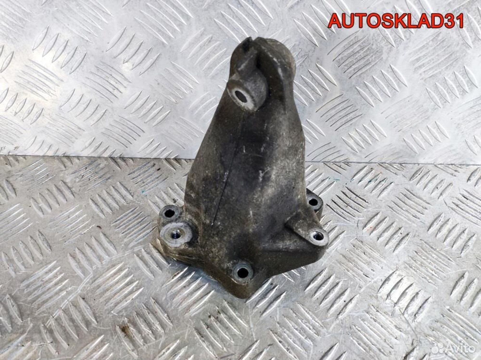 Кронштейн двигателя левый Mercedes W203 2712230904, 900 рублей, Дубовое