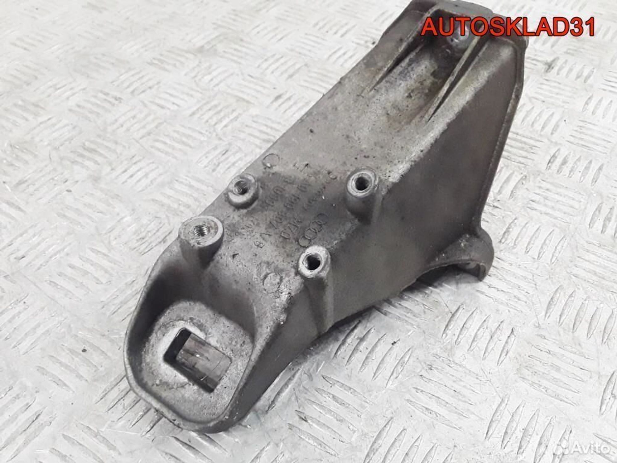 Кронштейн двигателя левый Audi 100 C4 4A0199307A, 1200 рублей, Дубовое