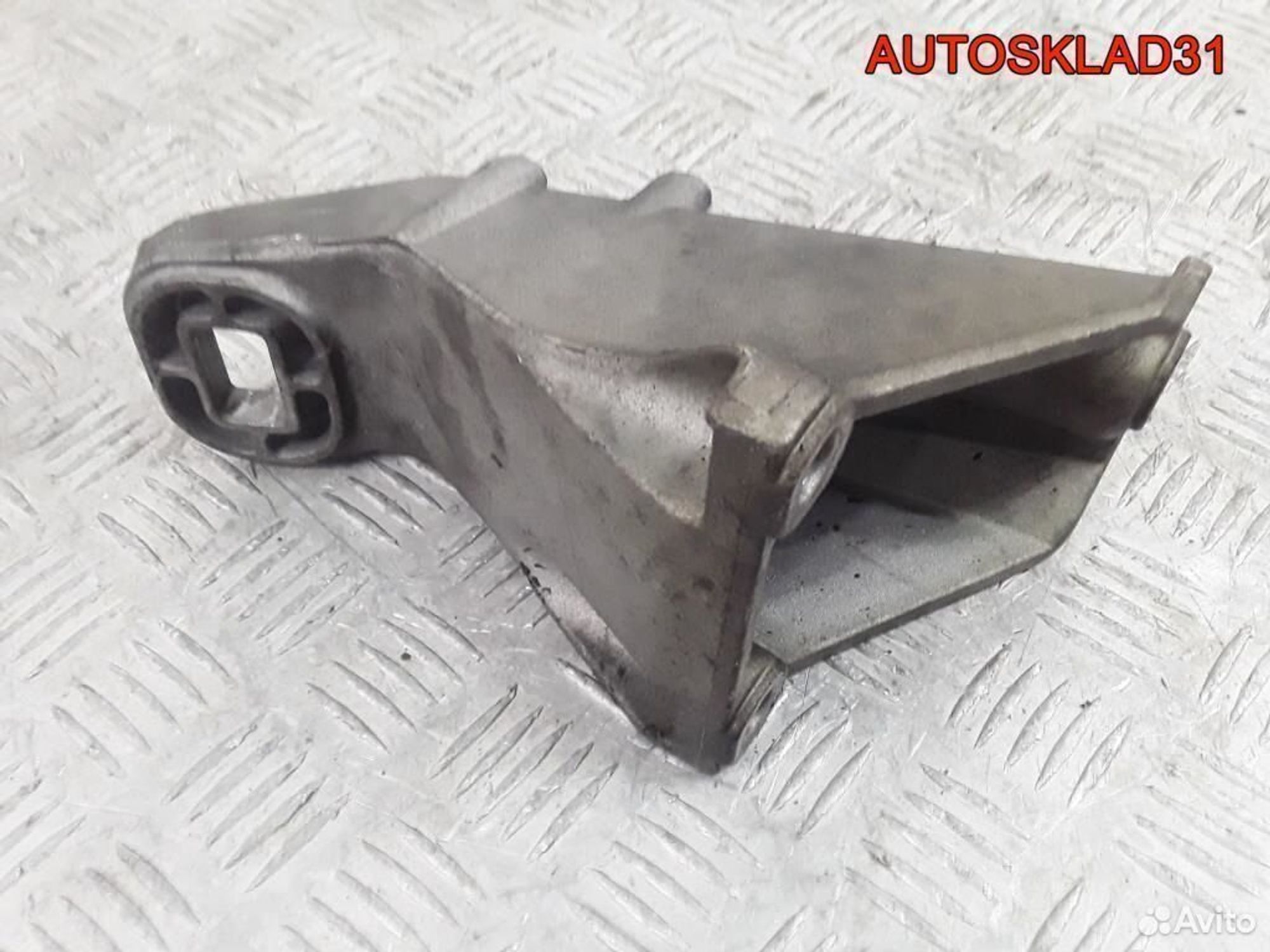 Кронштейн двигателя левый Audi 100 C4 4A0199307A, 1200 рублей, Дубовое