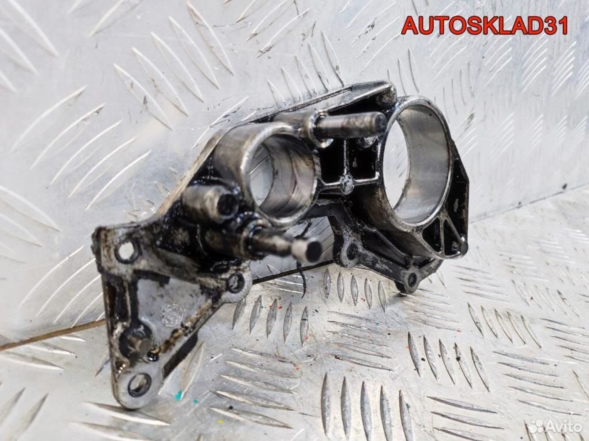 Крышка двигателя передняя Mercedes W203 6110160006, 1100 рублей, Дубовое