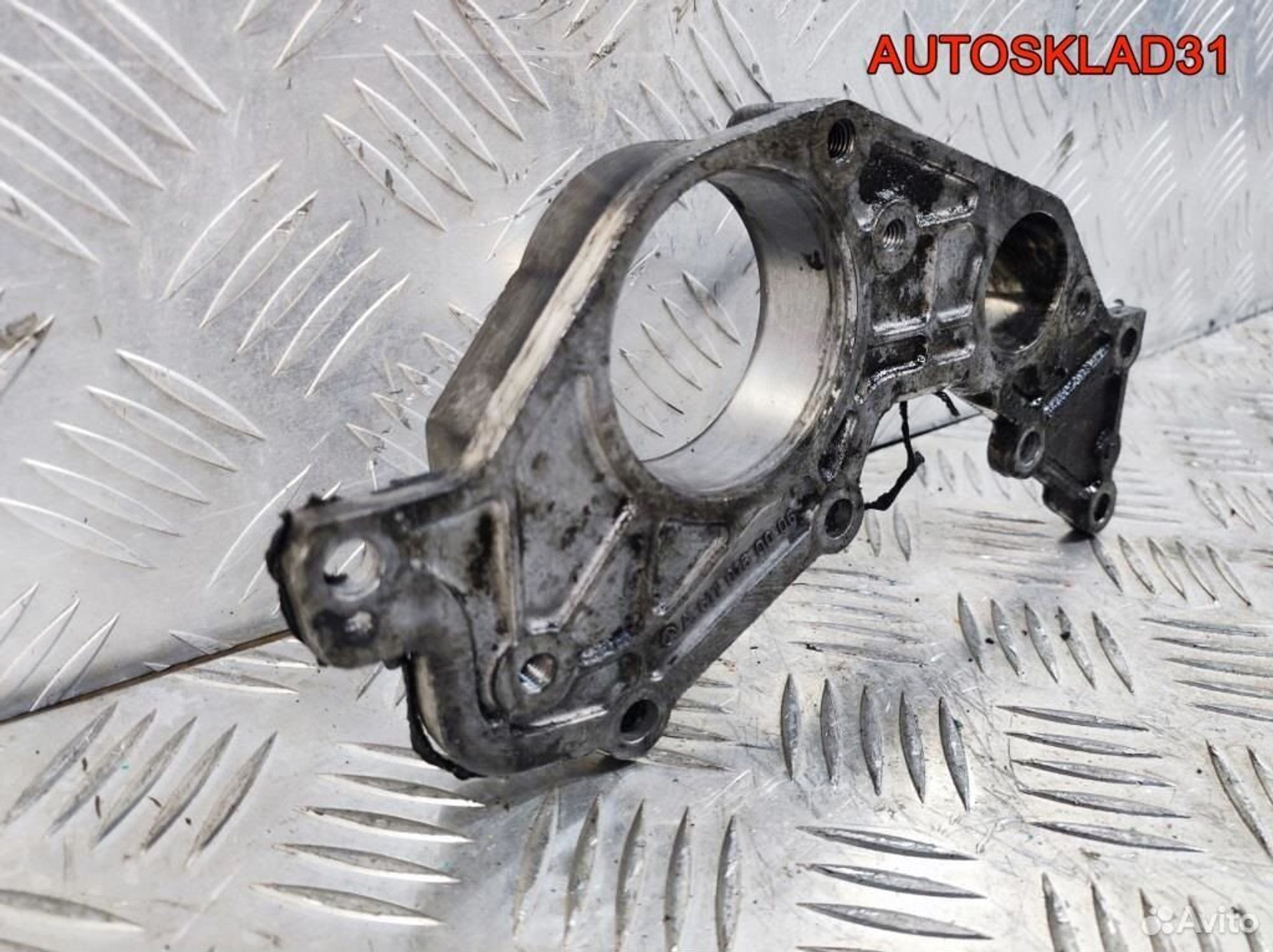 Крышка двигателя передняя Mercedes W203 6110160006, 1100 рублей, Дубовое