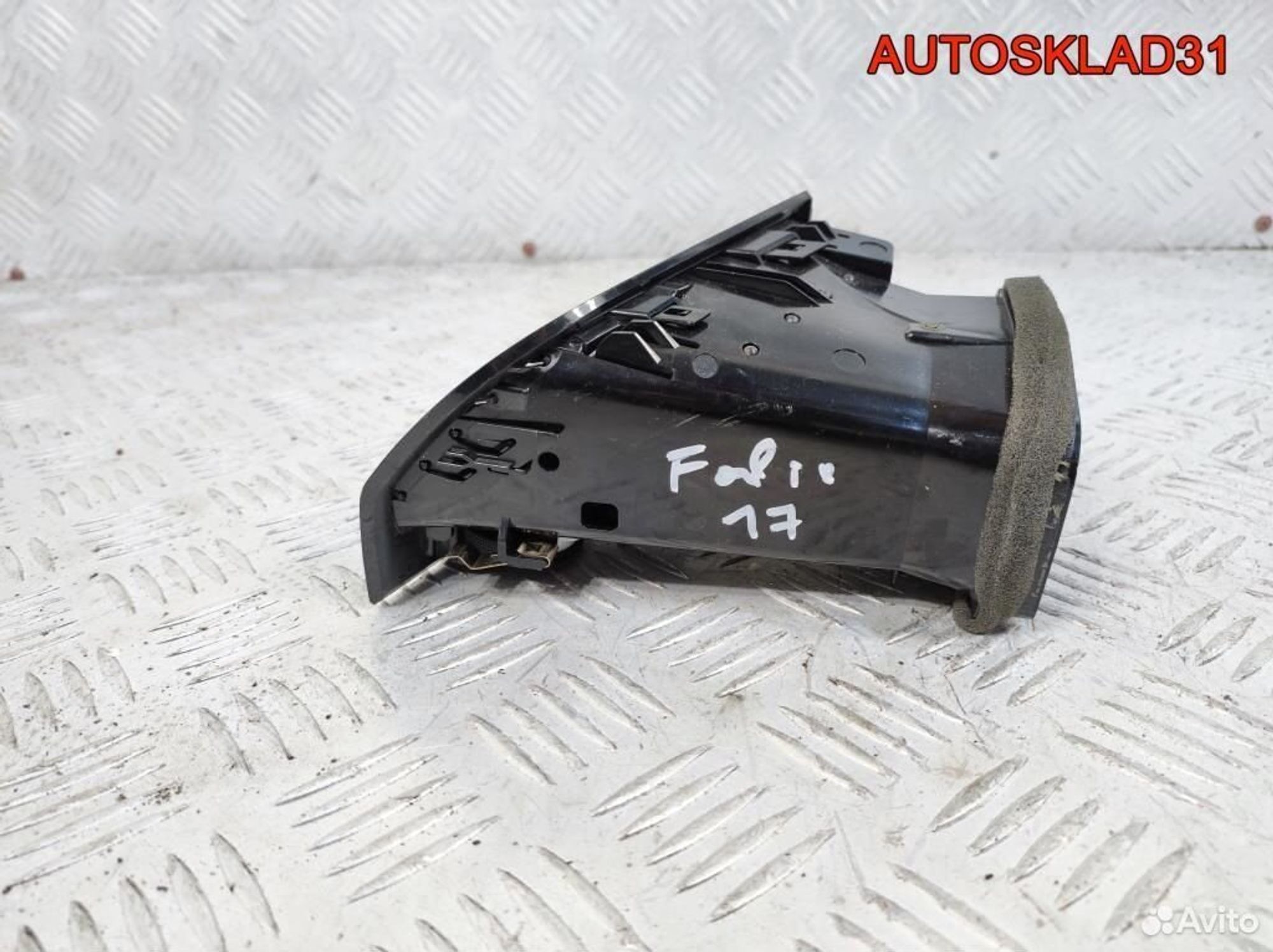 Дефлектор воздушный правый Skoda Fabia 6V0819702, 1400 рублей, Дубовое