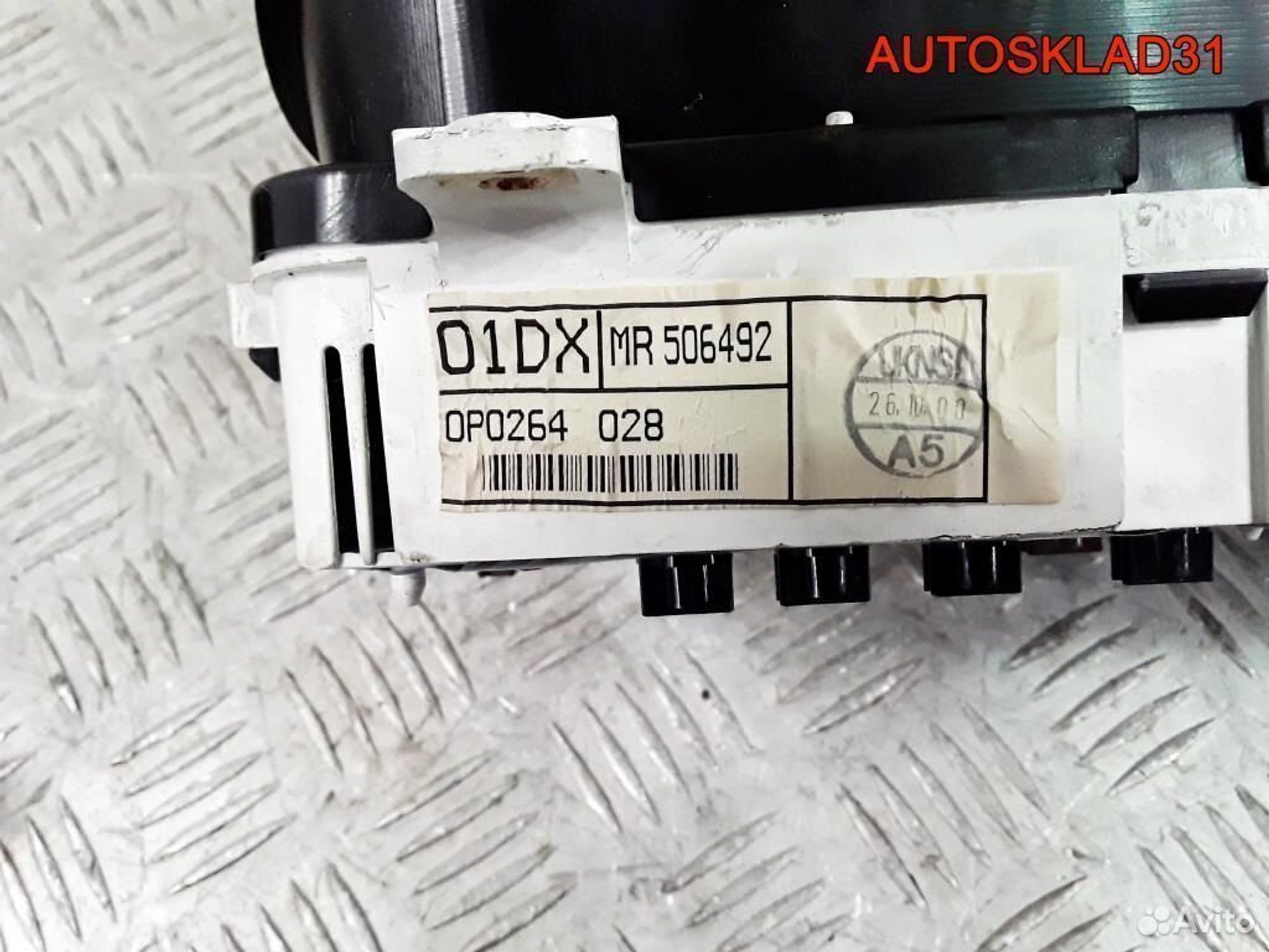 Панель приборов Mitsubishi Carisma DA MR506492, 4100 рублей, Дубовое