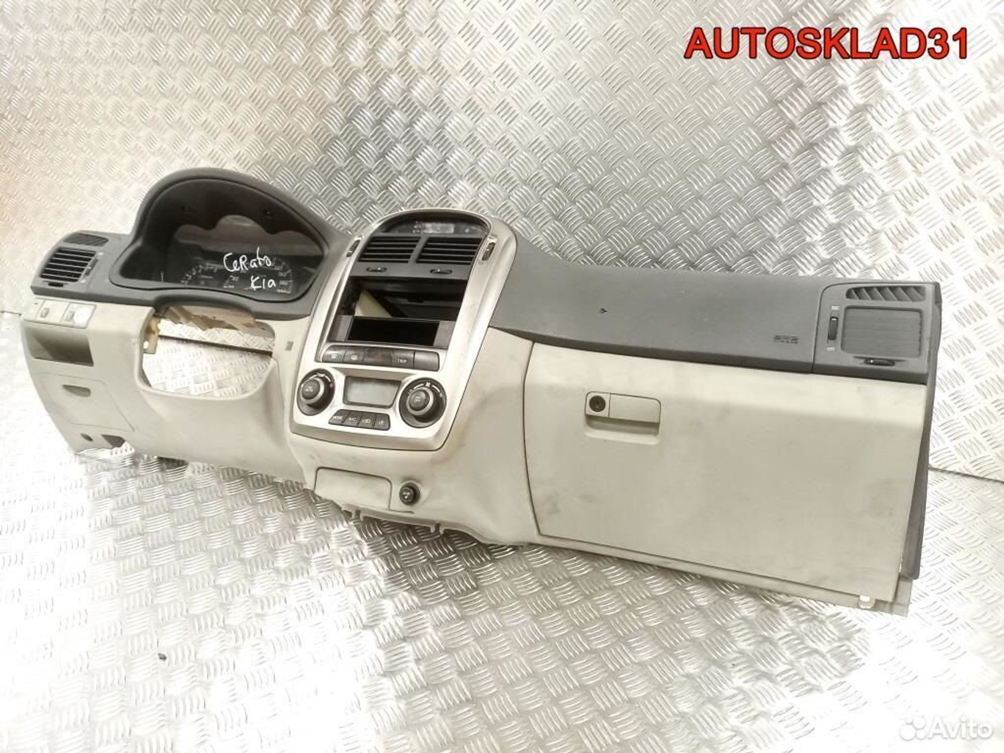 Торпедо Kia Cerato 847102F050GW, 20300 рублей, Дубовое