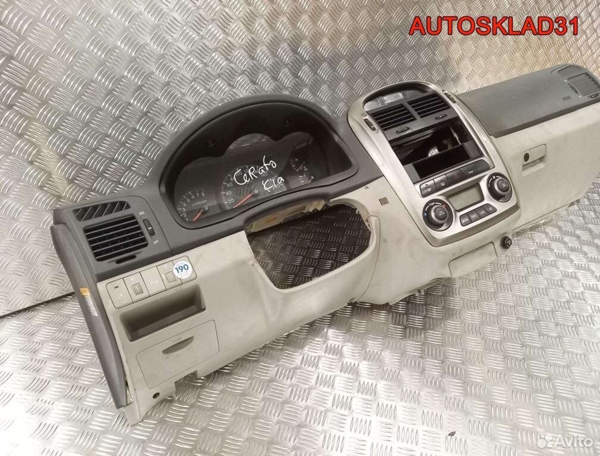 Торпедо Kia Cerato 847102F050GW, 20300 рублей, Дубовое