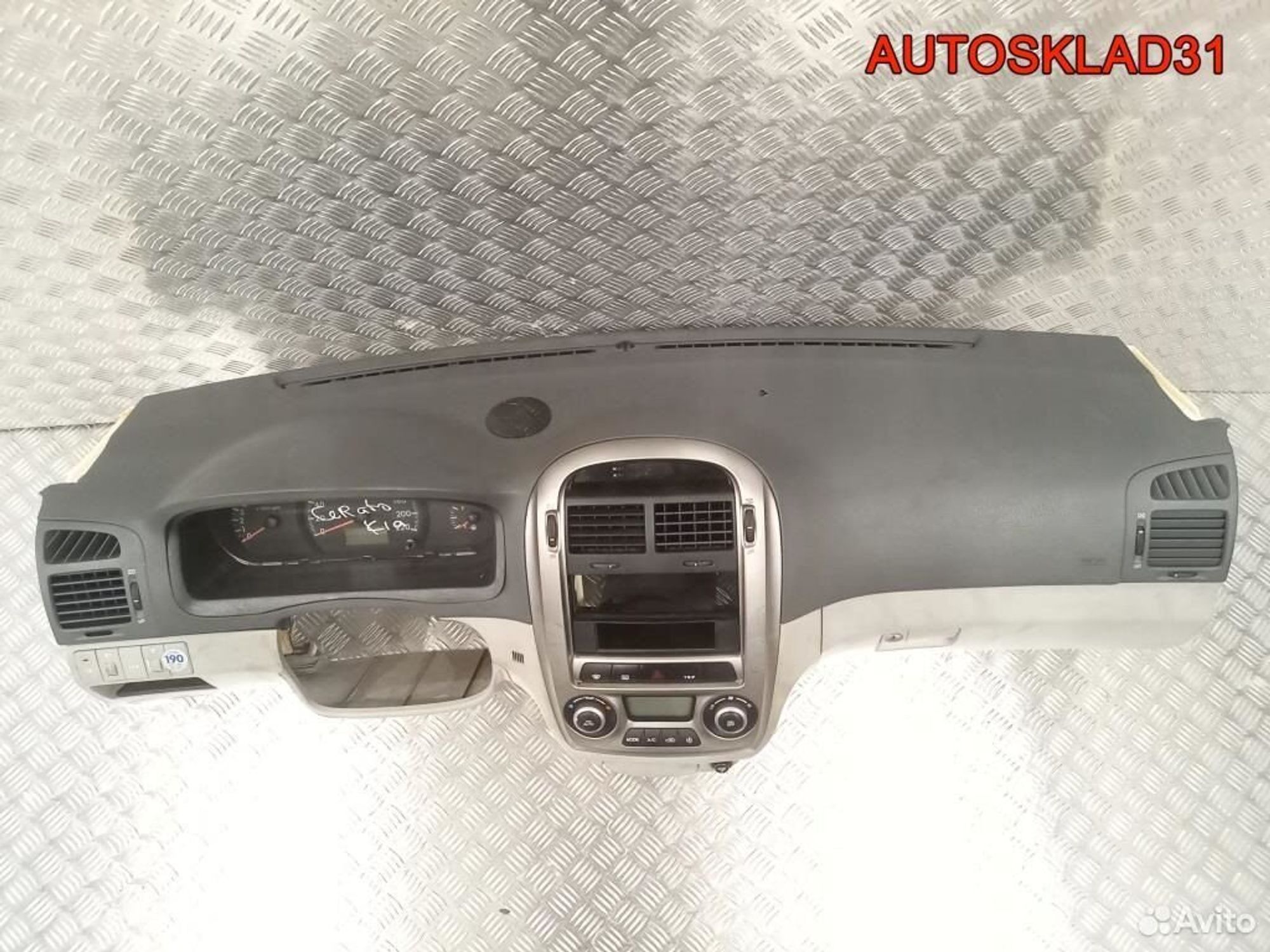 Торпедо Kia Cerato 847102F050GW, 20300 рублей, Дубовое