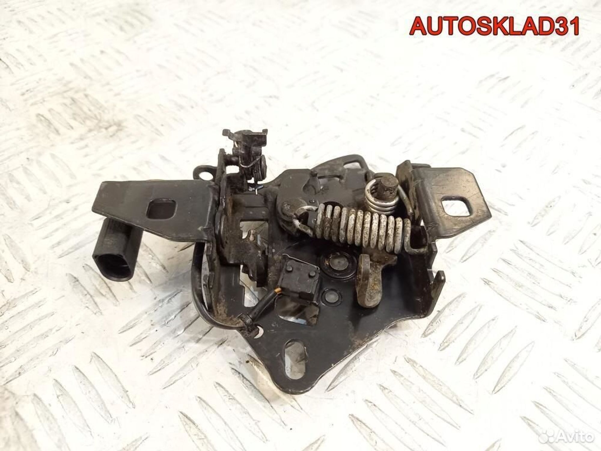 Замок капота Volkswagen Passat B5 3B0823509K, 1700 рублей, Дубовое