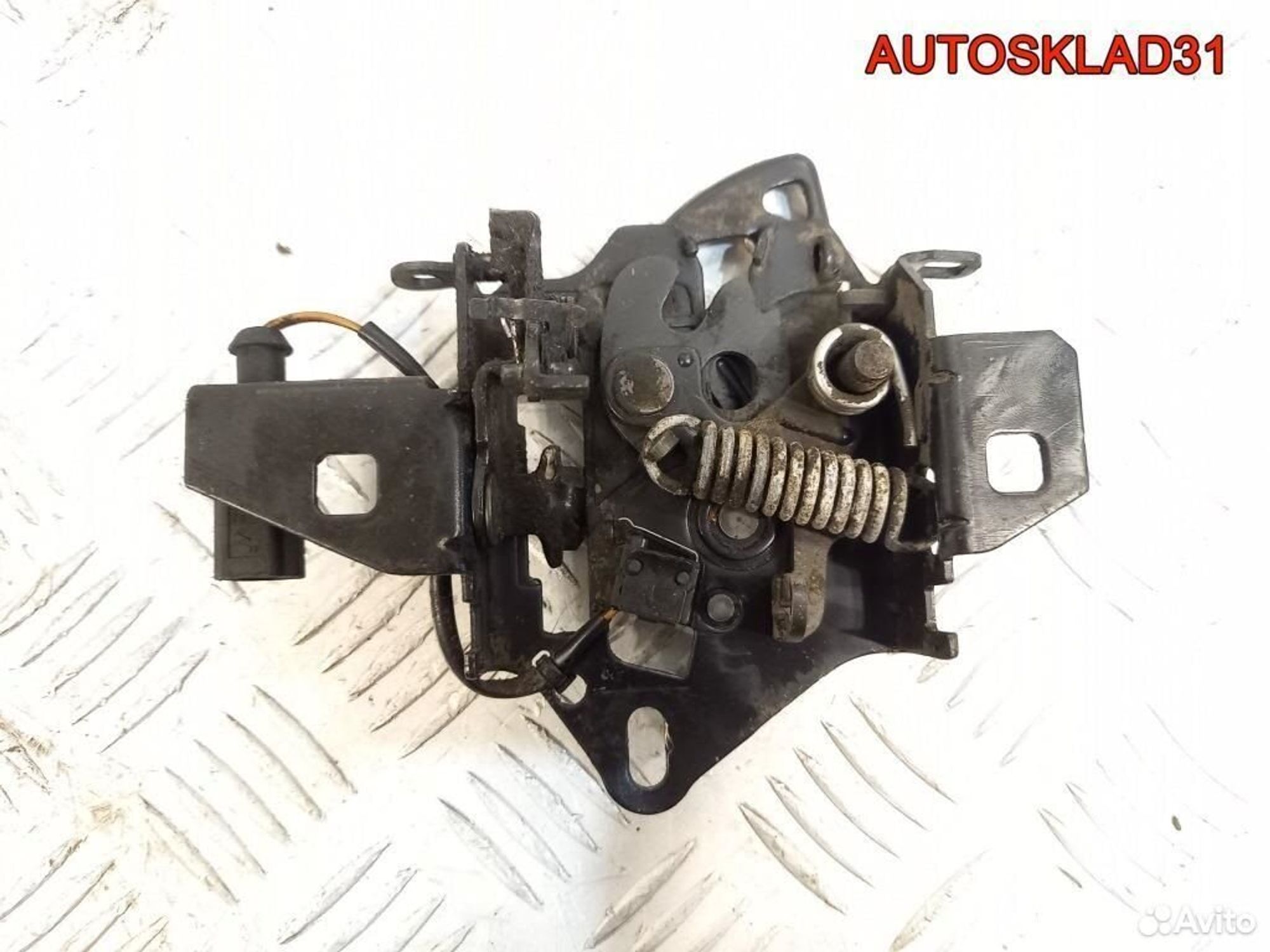 Замок капота Volkswagen Passat B5 3B0823509K, 1700 рублей, Дубовое