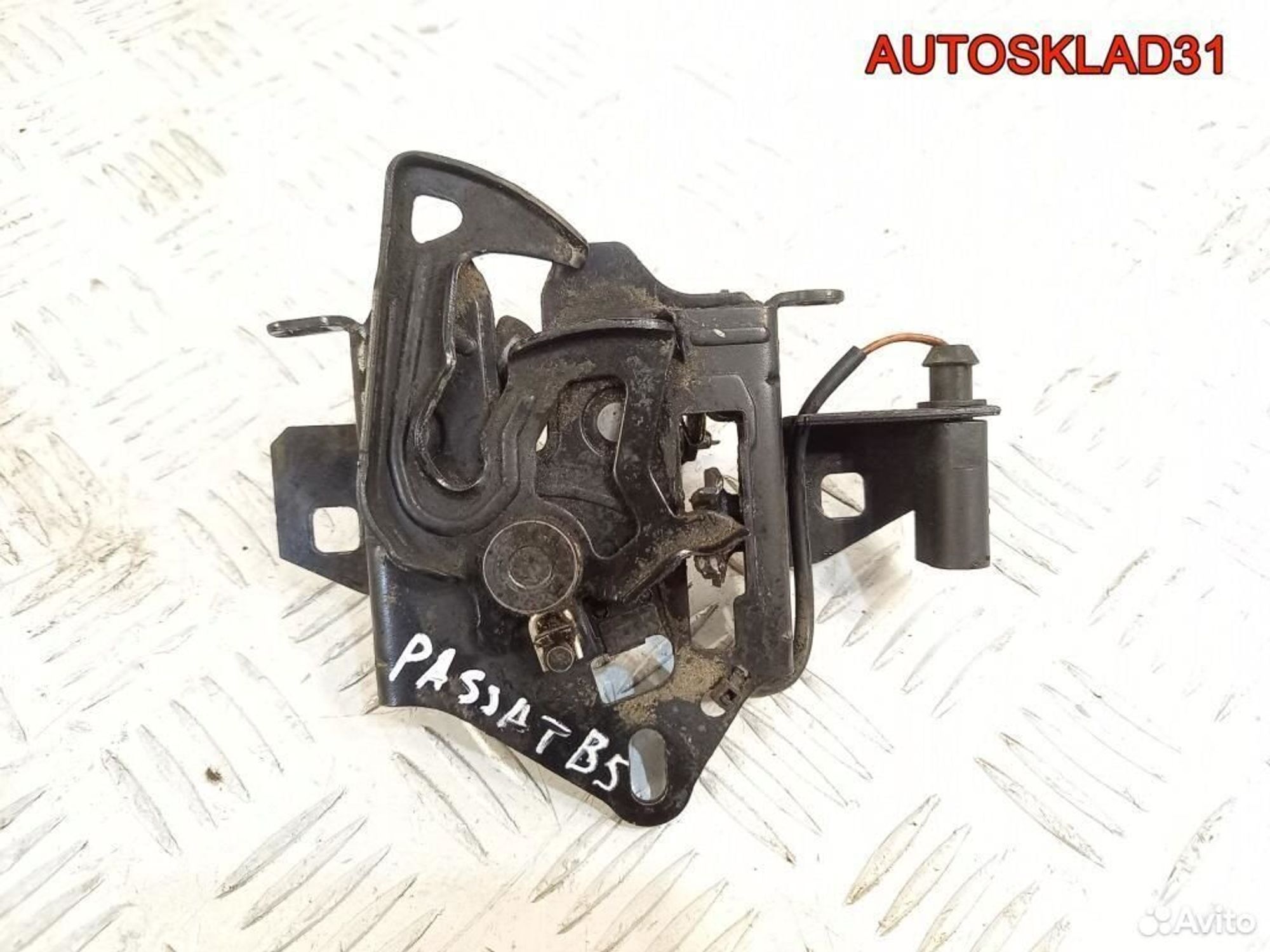 Замок капота Volkswagen Passat B5 3B0823509K, 1700 рублей, Дубовое