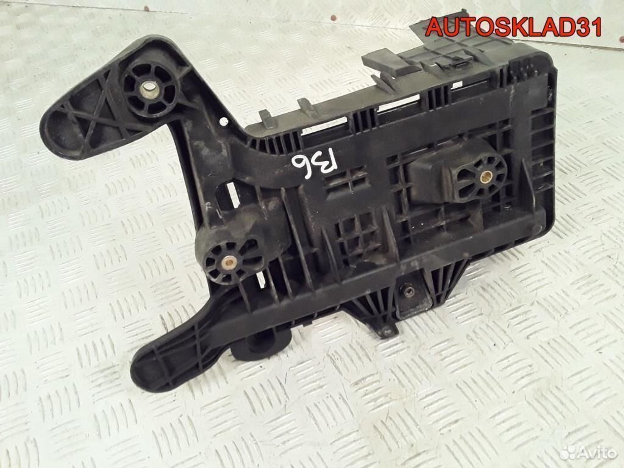 Площадка акб Volkswagen Passat B6 1K0915333C, 1700 рублей, Дубовое