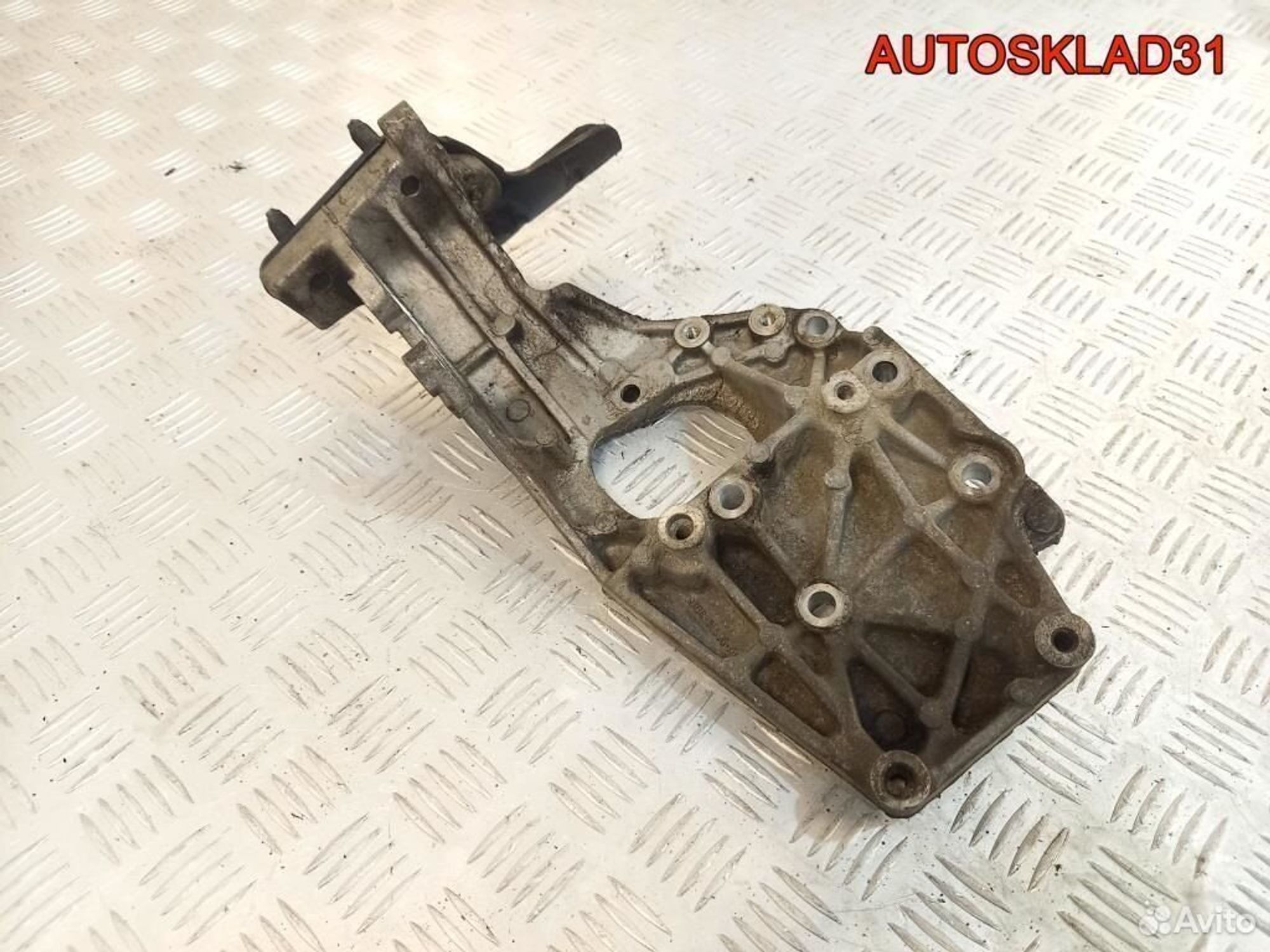 Кронштейн гидроусилителя Ford Mondeo 1 93bb3l596ae, 1100 рублей, Дубовое