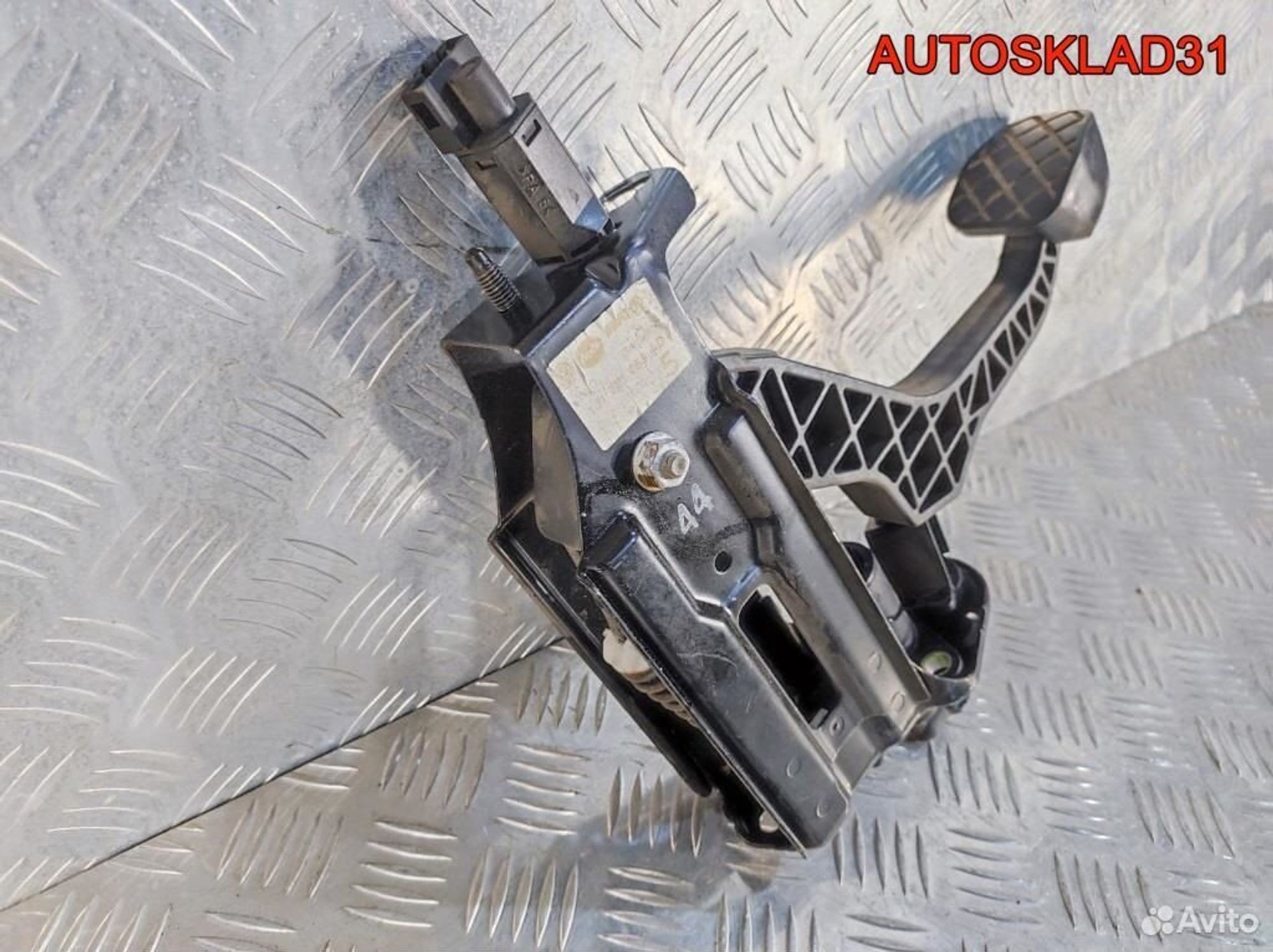 Педаль сцепления в сборе VW Golf 4 1J1721321C, 2500 рублей, Дубовое