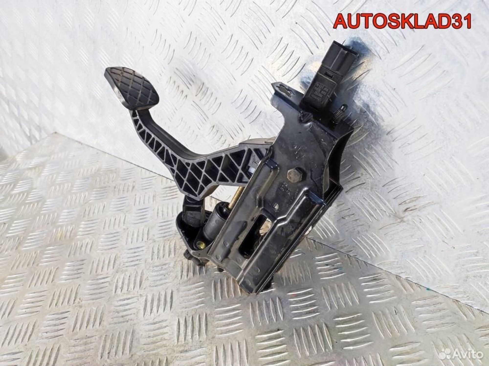 Педаль сцепления в сборе VW Golf 4 1J1721321C, 2500 рублей, Дубовое