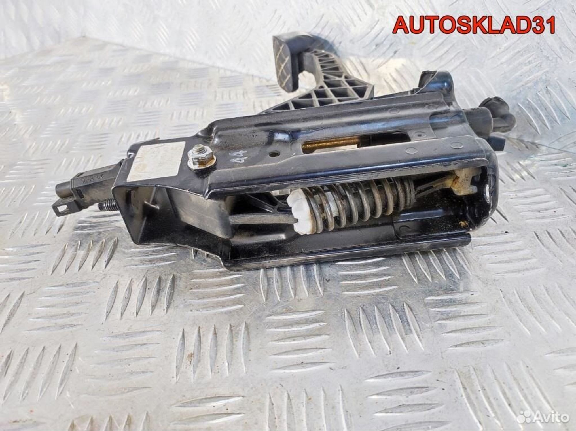 Педаль сцепления в сборе VW Golf 4 1J1721321C, 2500 рублей, Дубовое