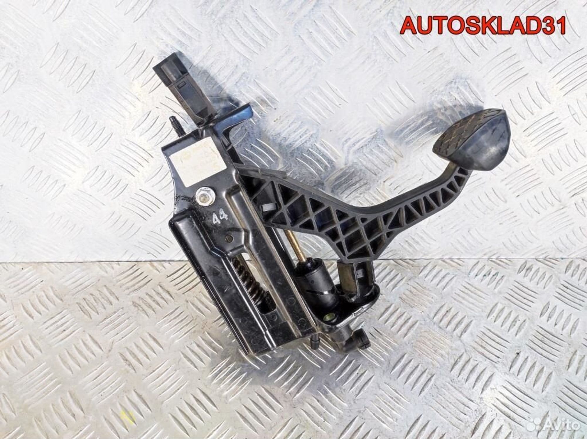 Педаль сцепления в сборе VW Golf 4 1J1721321C, 2500 рублей, Дубовое