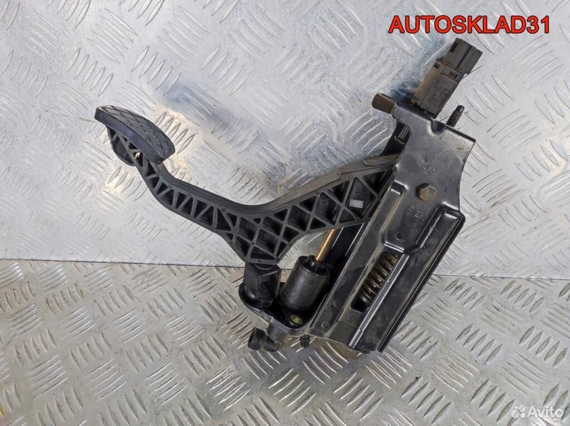 Педаль сцепления в сборе VW Golf 4 1J1721321C, 2500 рублей, Дубовое