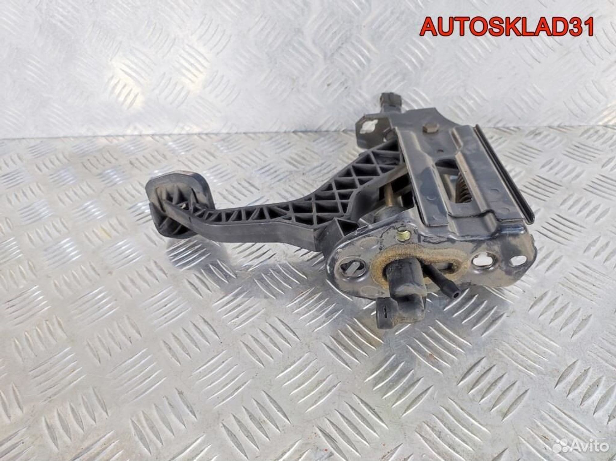 Педаль сцепления в сборе VW Golf 4 1J1721321C, 2500 рублей, Дубовое