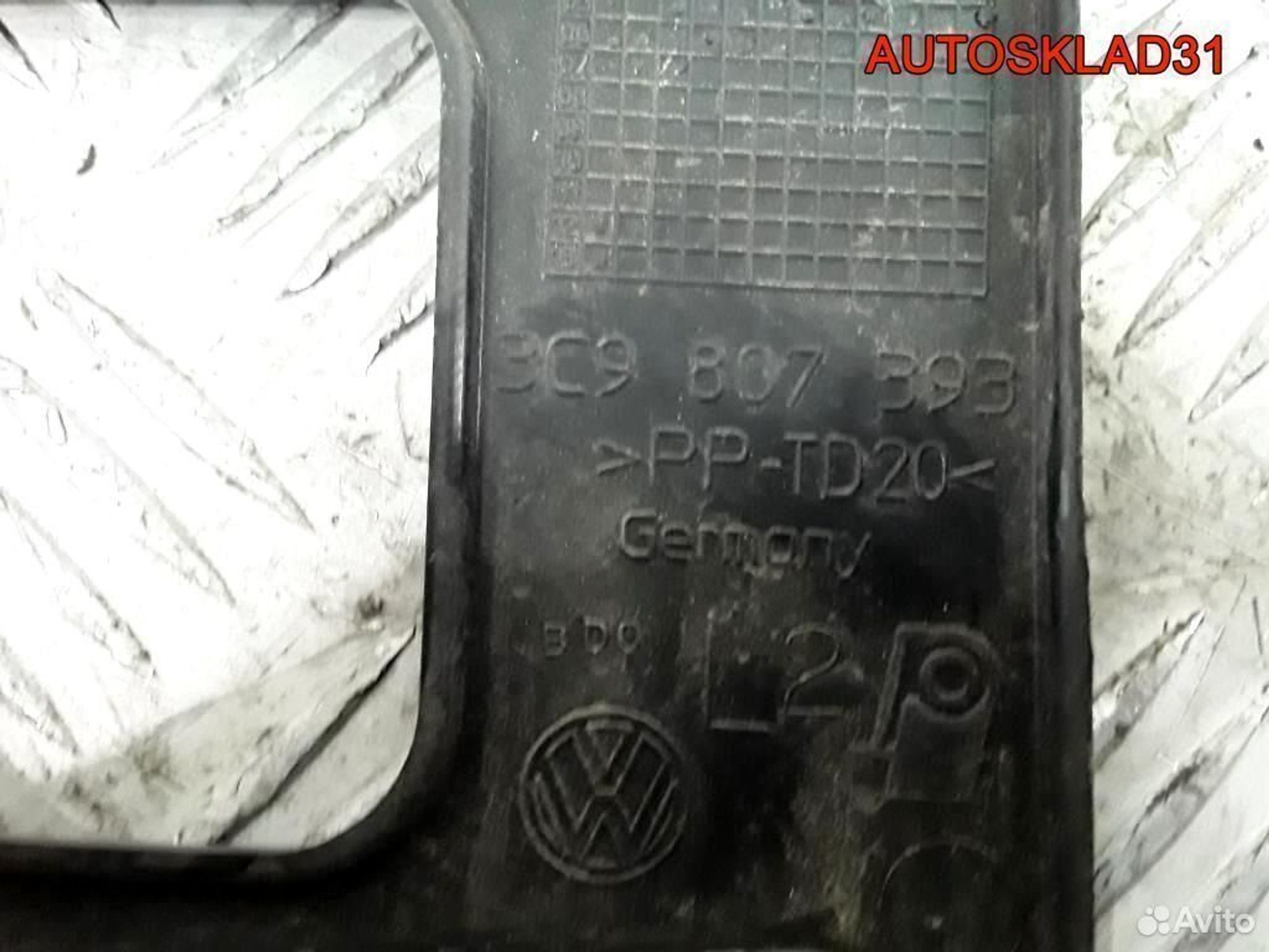 Направляющая заднего бампера левая VW Passat B6, 600 рублей, Дубовое