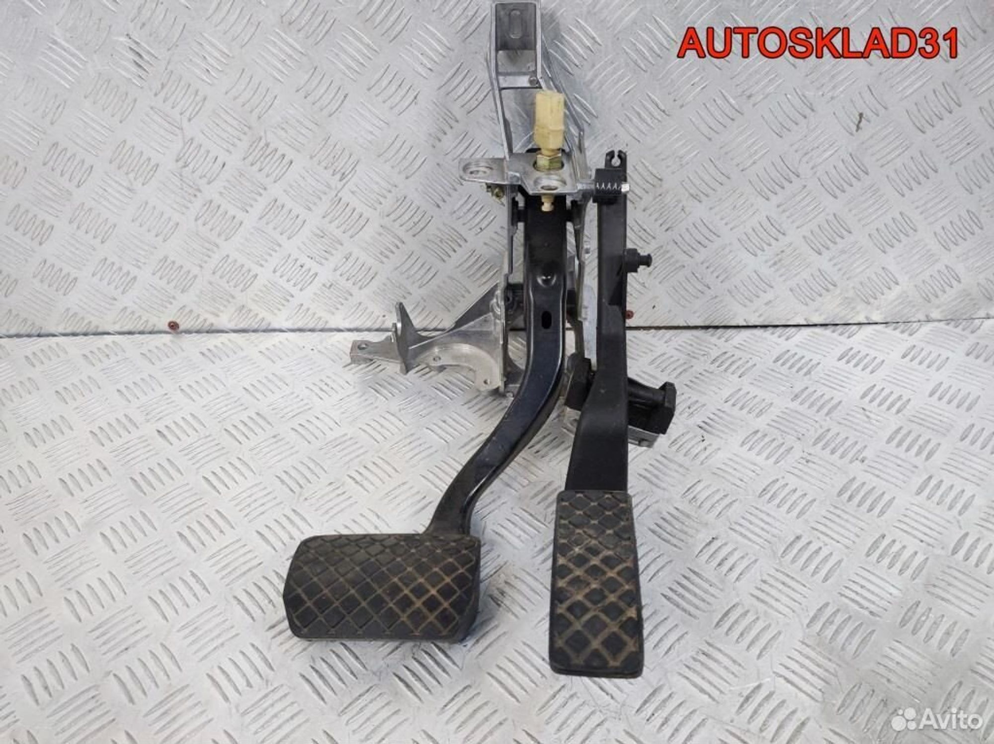 Блок педалей АКПП Audi A4 B5 8D1723140, 2100 рублей, Дубовое