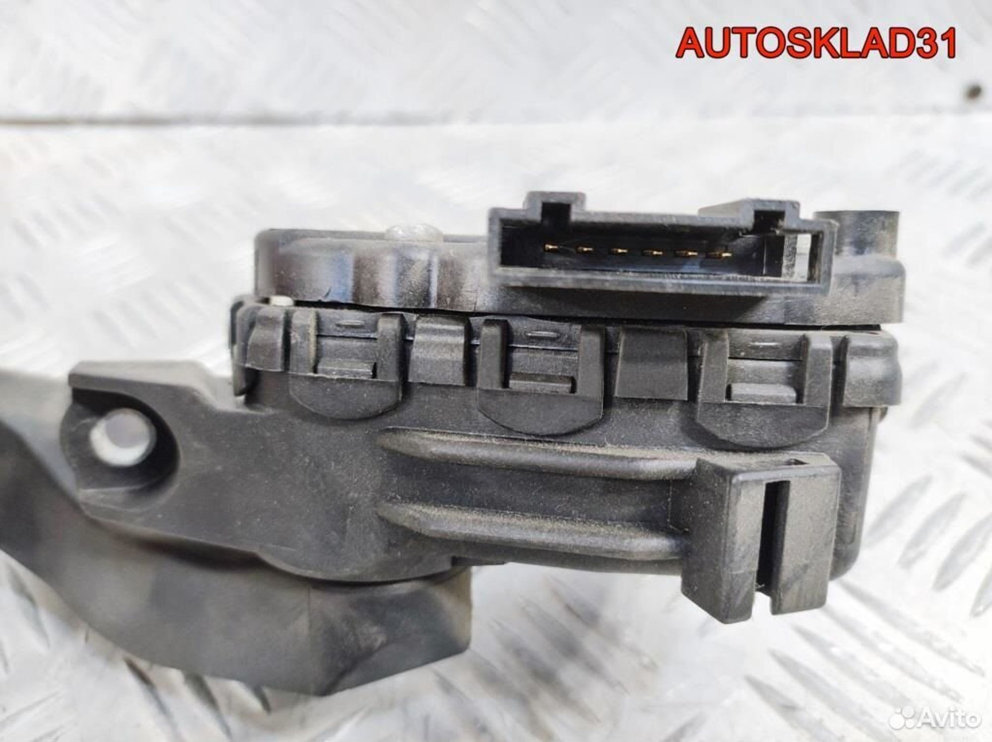 Педаль Audi A4 B6 2,0 ALT 8EI721523A Бензин, 2100 рублей, Дубовое