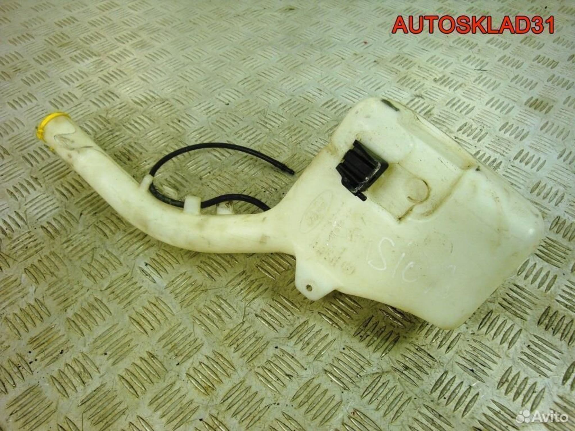 Бачок омывателя Ford Fiesta 2S6117618AH, 2000 рублей, Дубовое