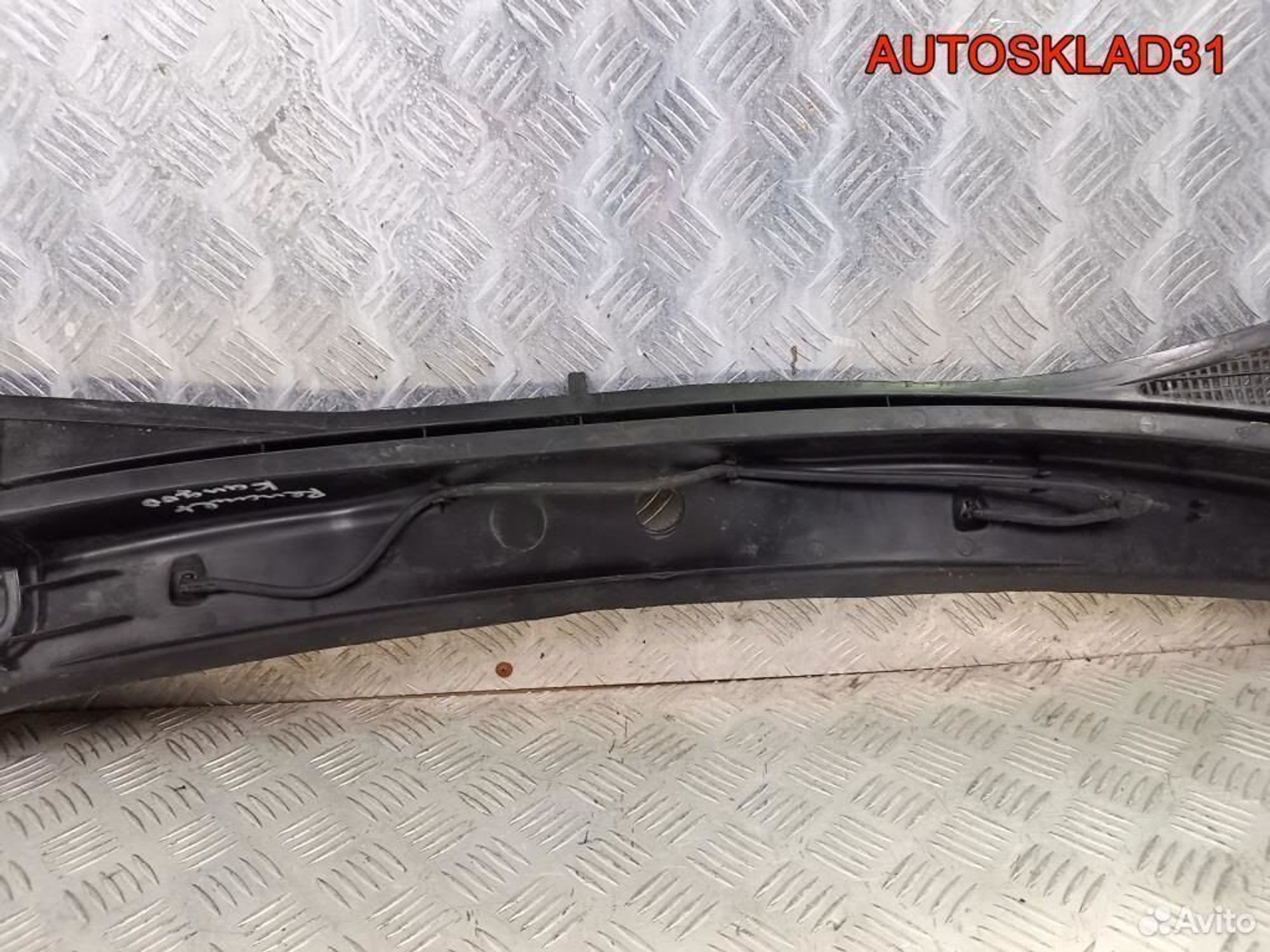 Решетка стеклоочистителя Renault Kangoo 7700304885, 1700 рублей, Дубовое