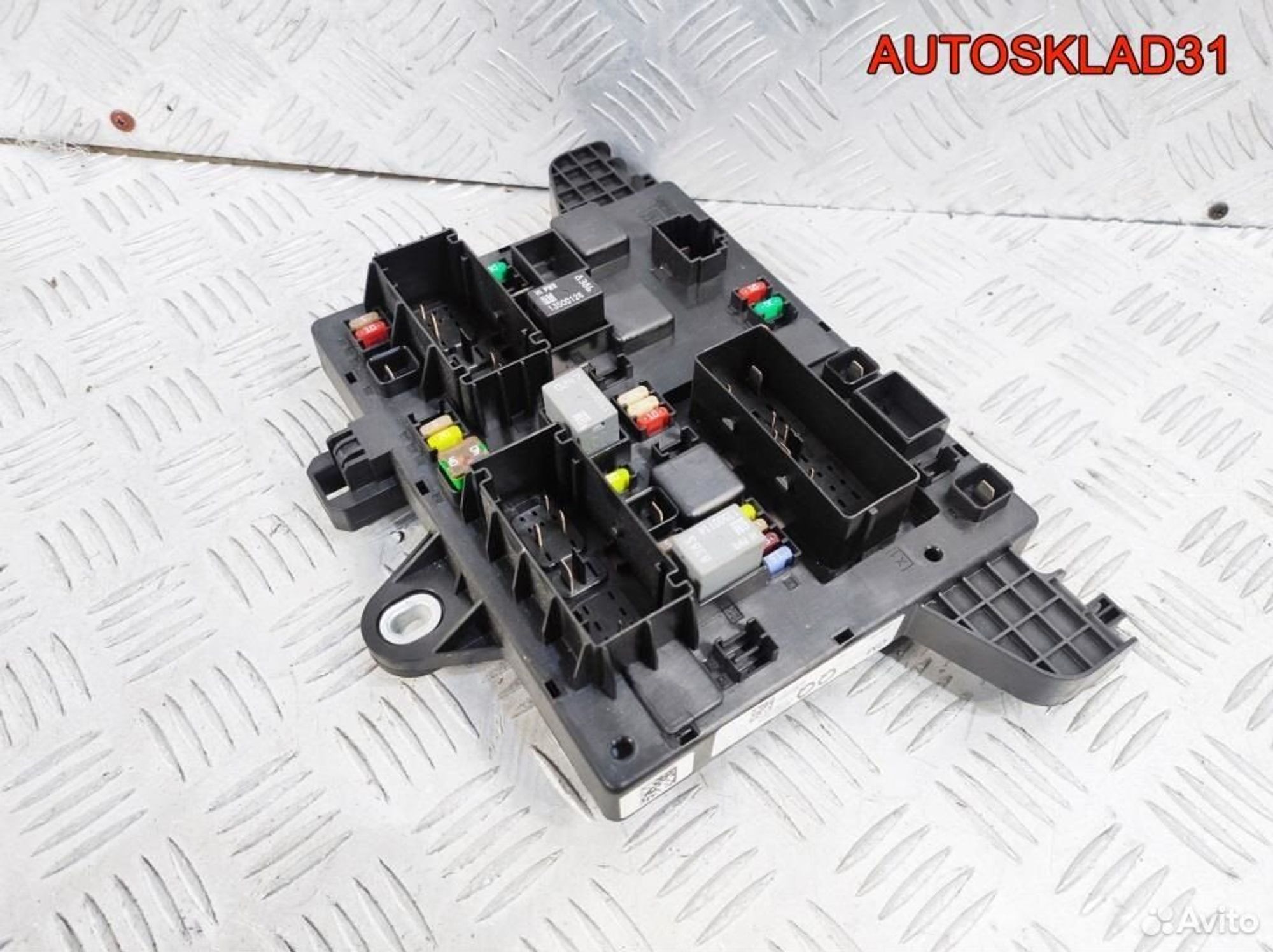 Блок предохранителей Opel Astra J A16XER 13302301, 1700 рублей, Дубовое