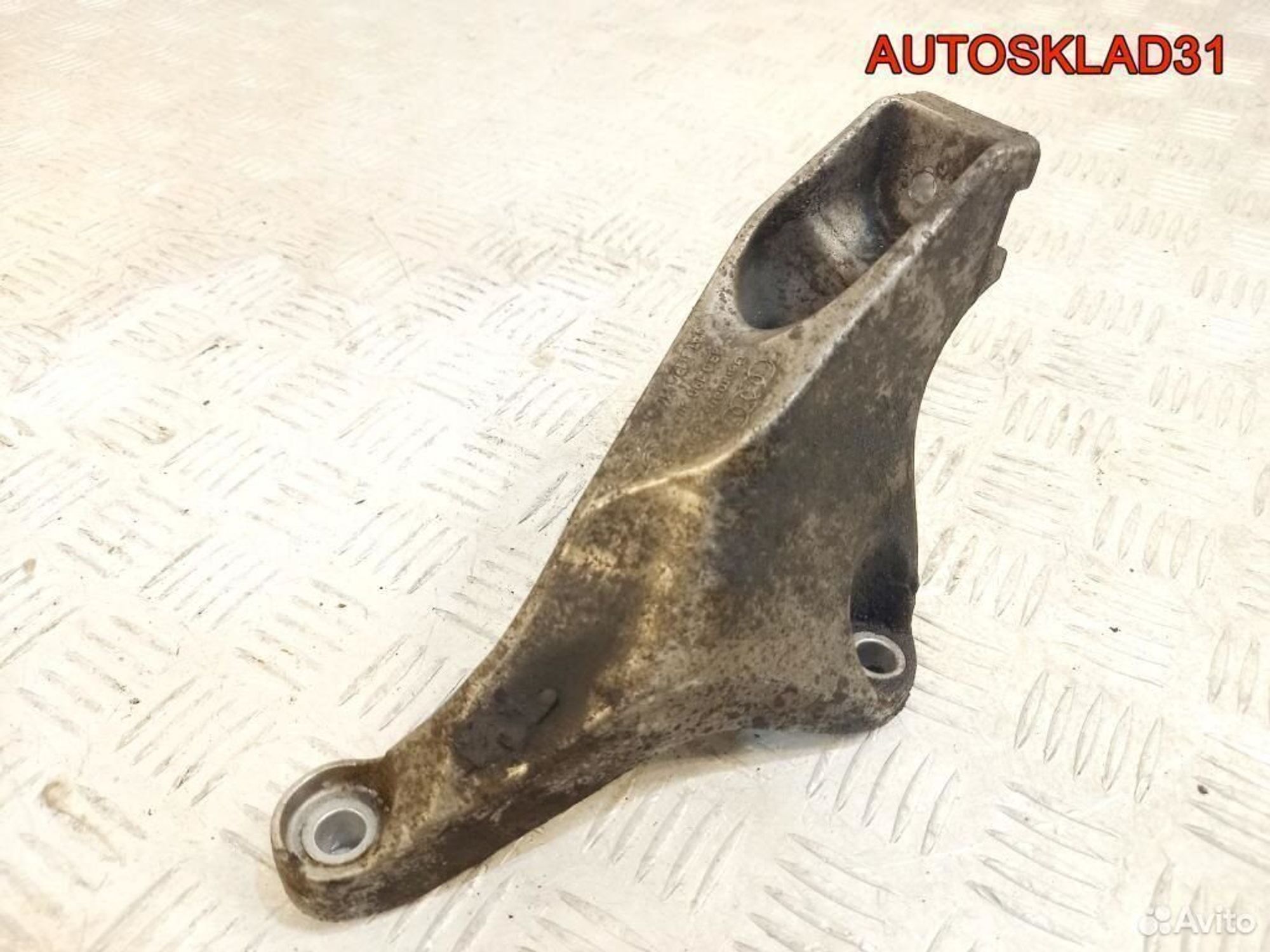 Кронштейн двигателя левый Audi A4 B7 2,0 TDI BRD, 1200 рублей, Дубовое