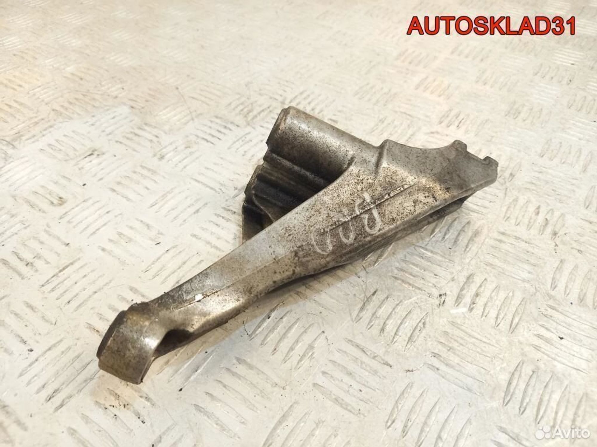 Кронштейн двигателя левый Audi A4 B7 2,0 TDI BRD, 1200 рублей, Дубовое